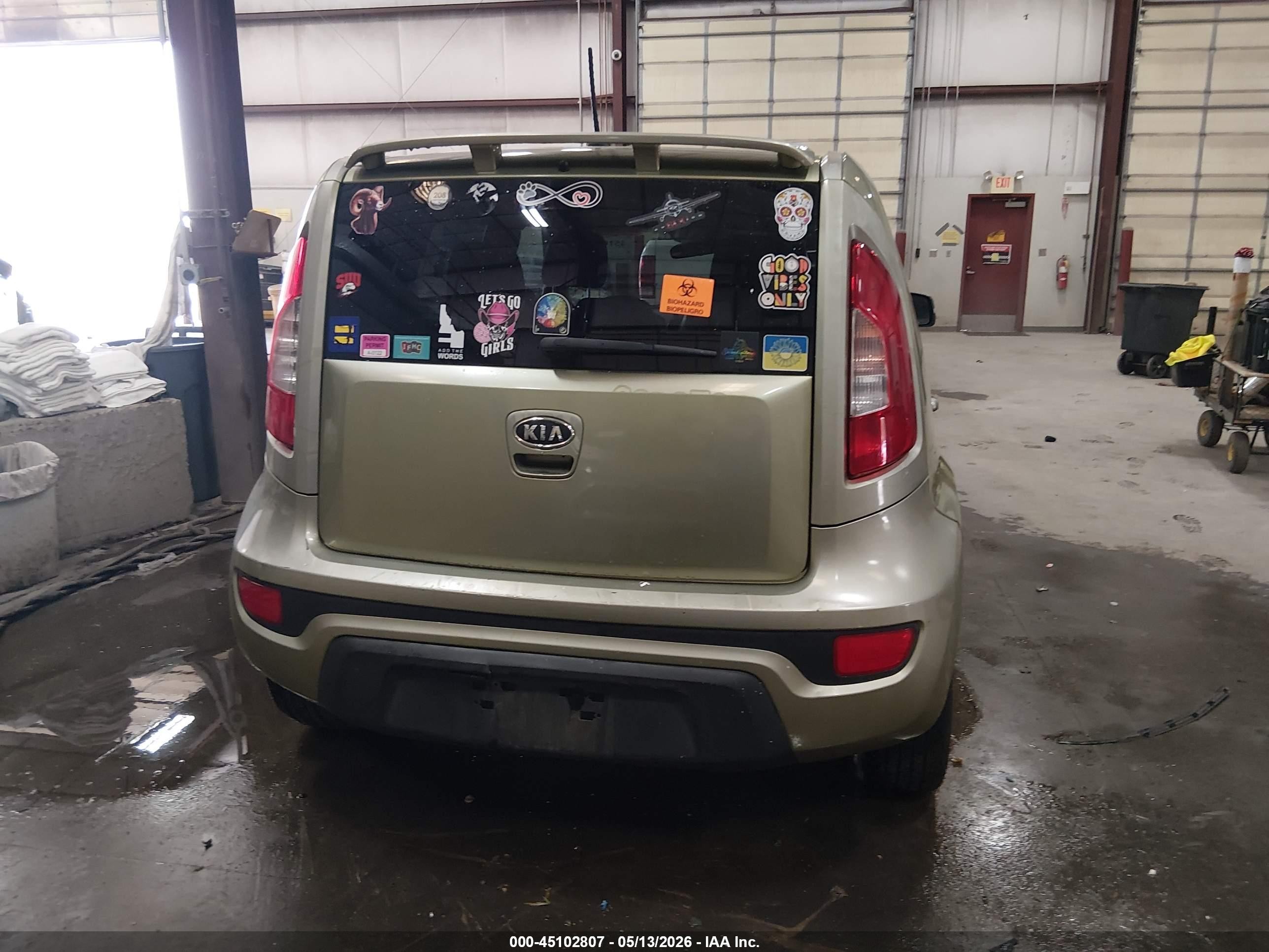 2012 Kia Soul + Green vin: KNDJT2A65C7445100