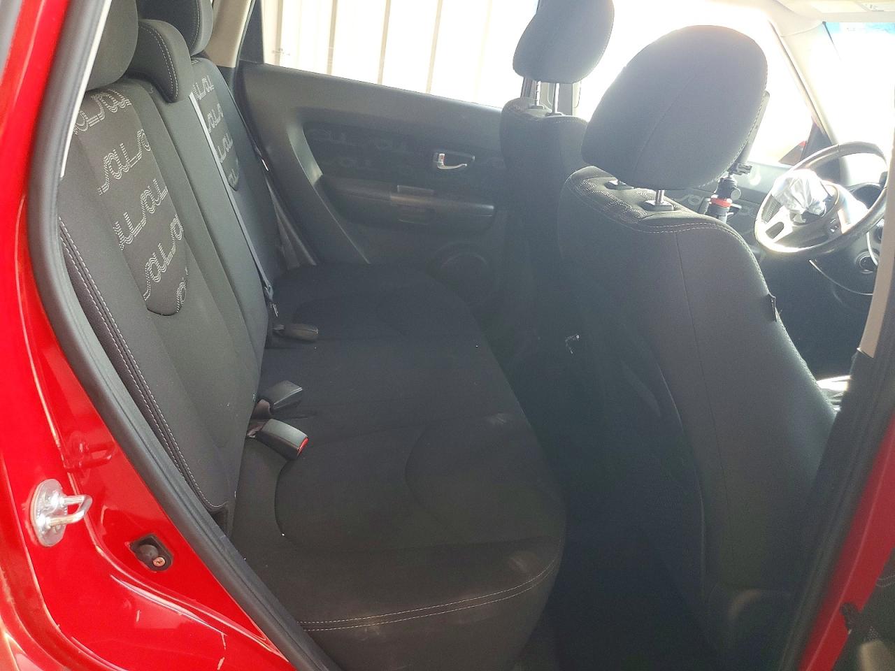 2012 Kia Soul + Red vin: KNDJT2A65C7472118