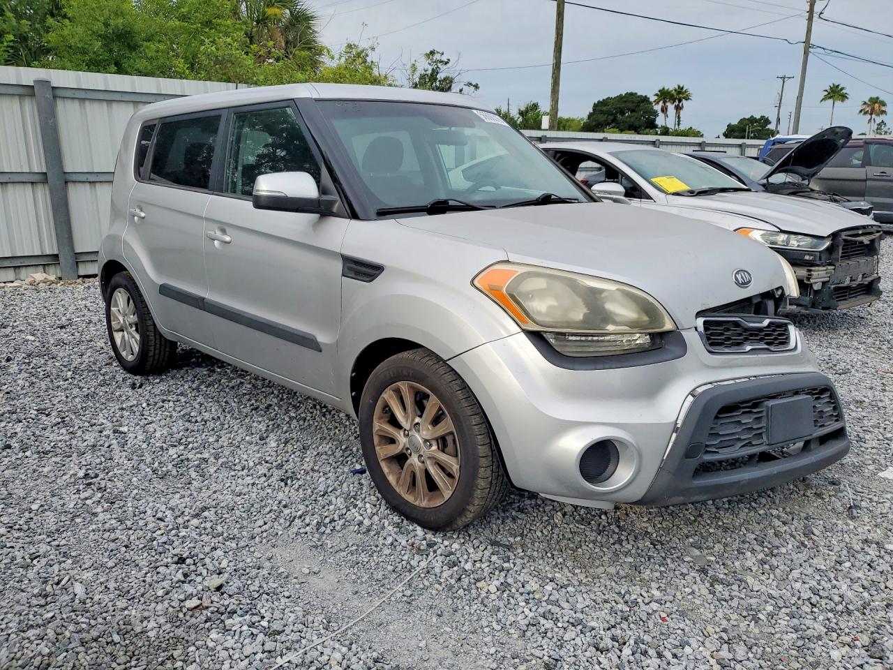 2012 Kia Soul + Silver vin: KNDJT2A65C7476931
