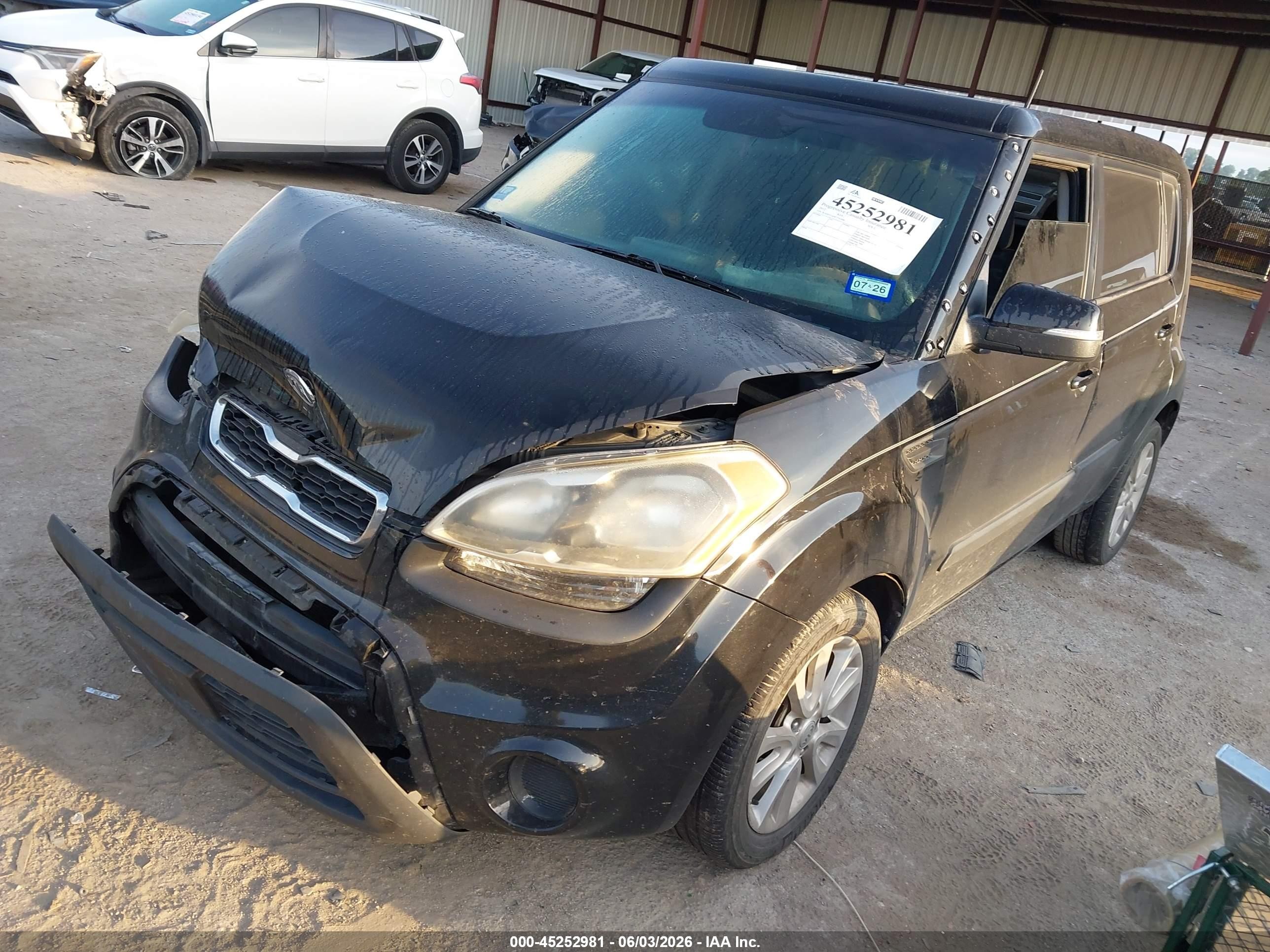2012 Kia Soul + Black vin: KNDJT2A65C7747096