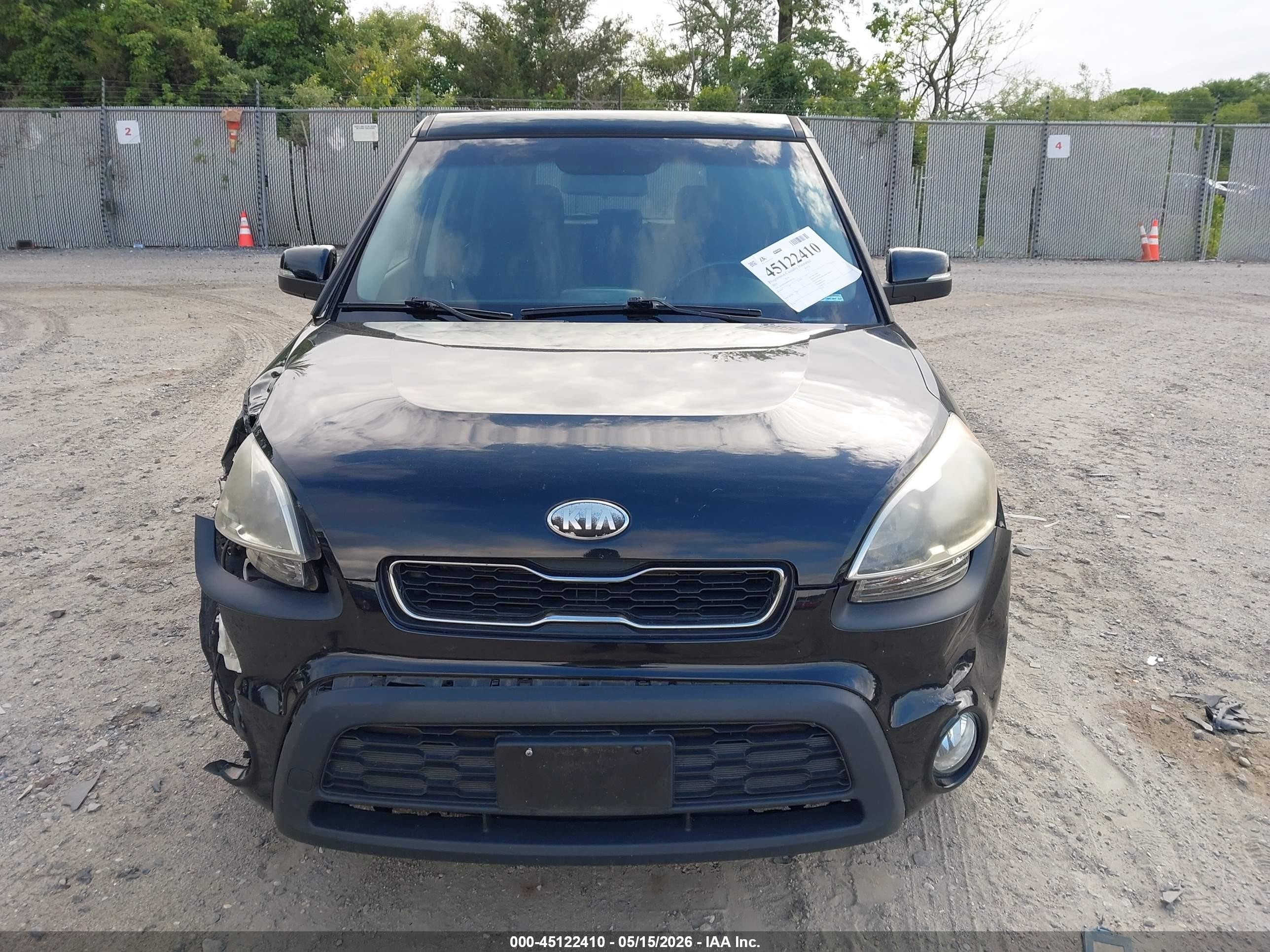 2013 Kia Soul + Black vin: KNDJT2A65D7545327