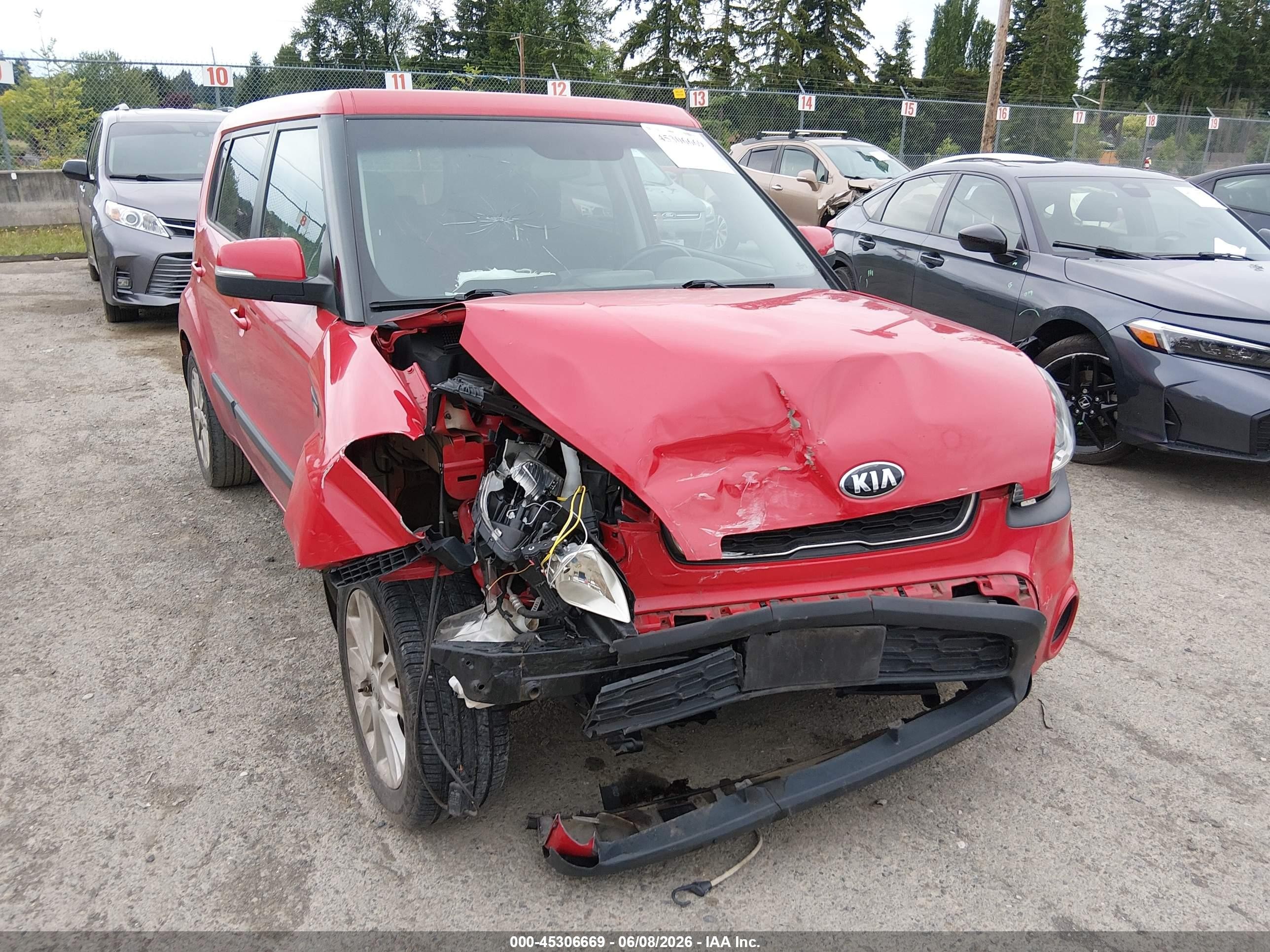 2013 Kia Soul + Red vin: KNDJT2A65D7551208