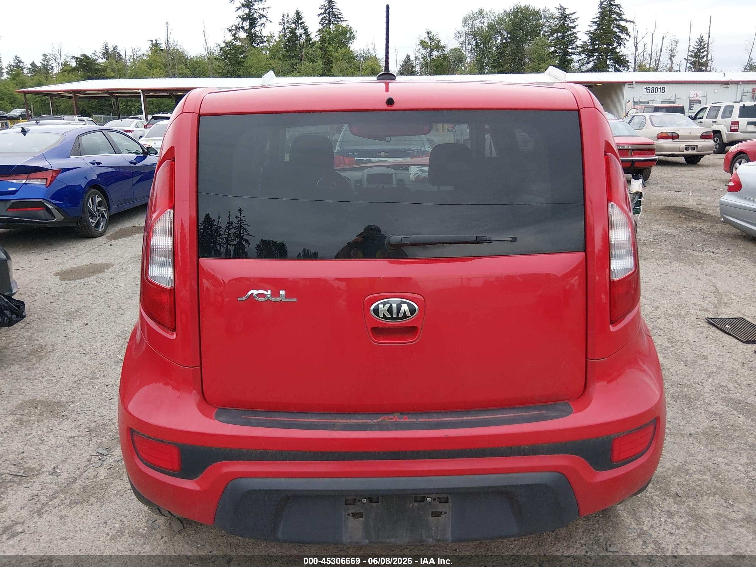 2013 Kia Soul + Red vin: KNDJT2A65D7551208