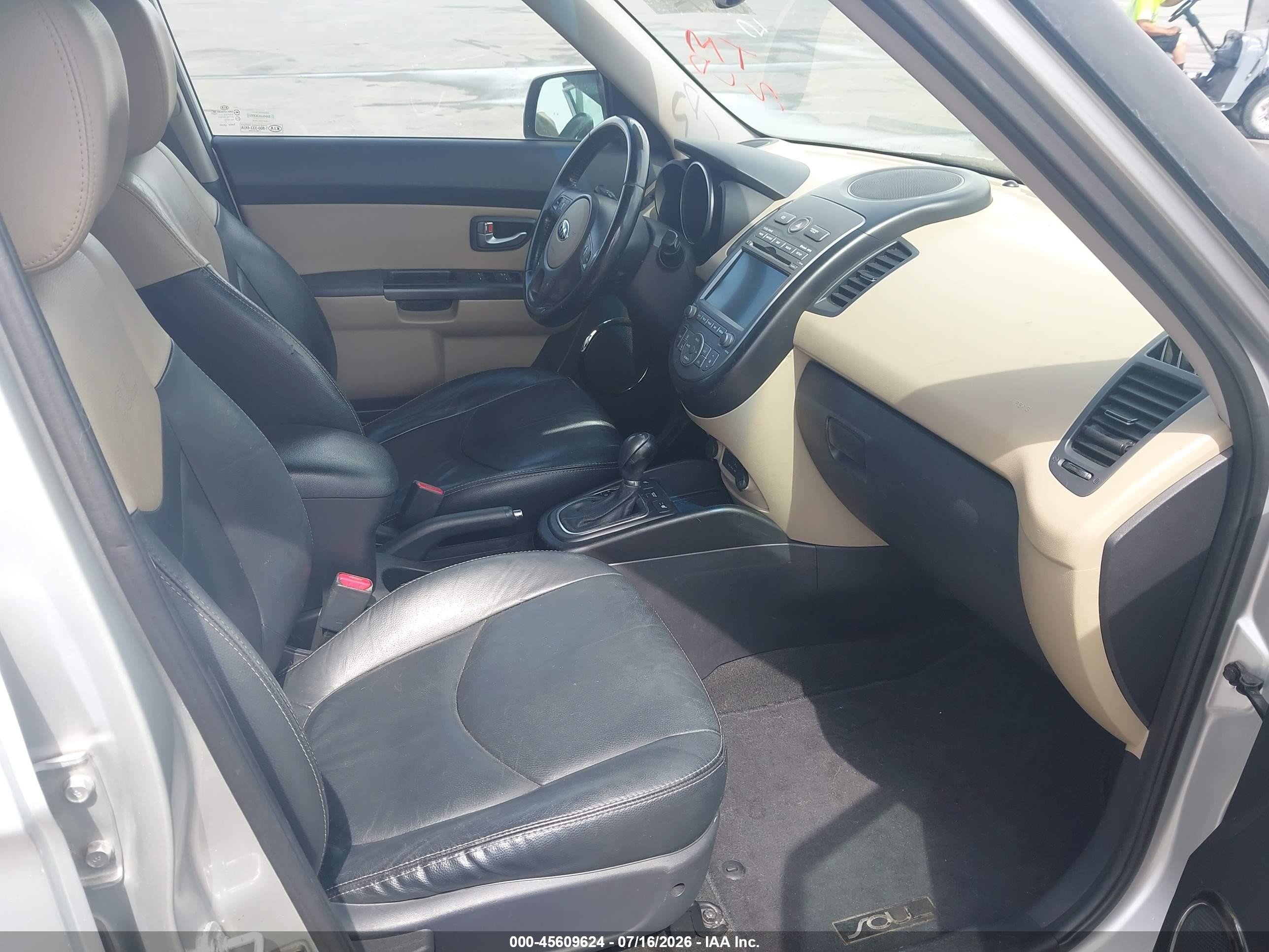 2013 Kia Soul ! Silver vin: KNDJT2A65D7551225