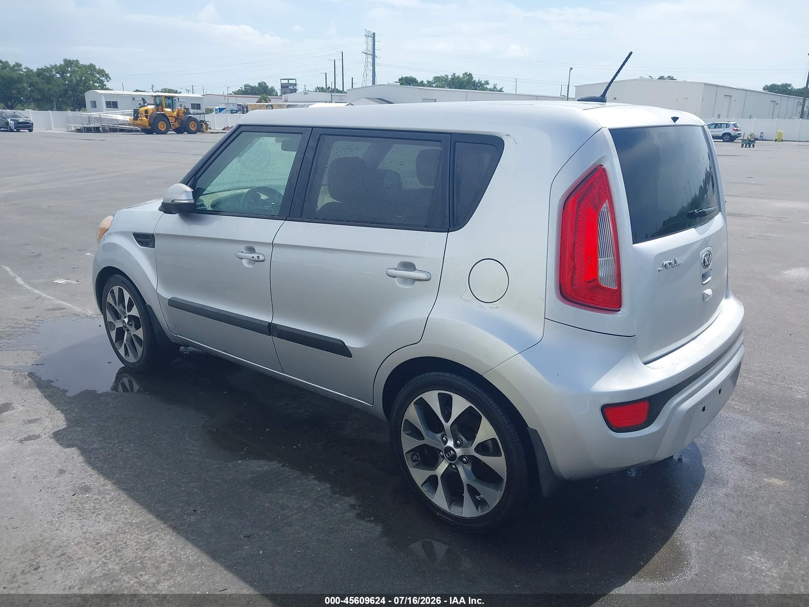 2013 Kia Soul ! Silver vin: KNDJT2A65D7551225