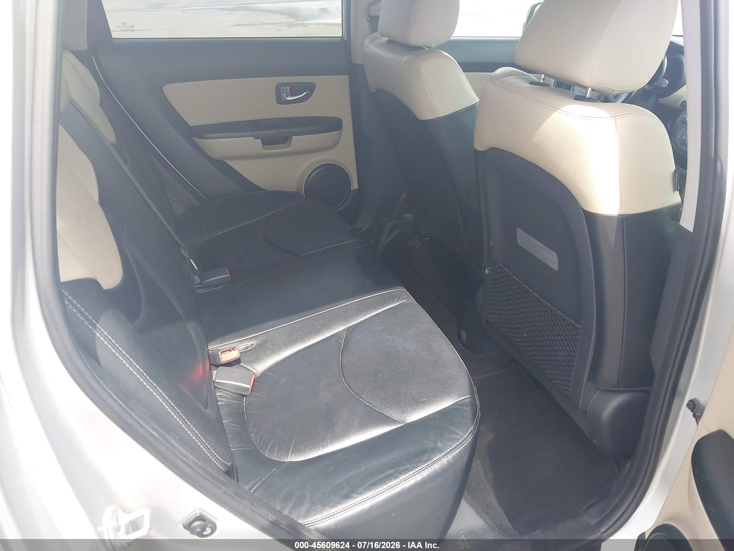 2013 Kia Soul ! Silver vin: KNDJT2A65D7551225