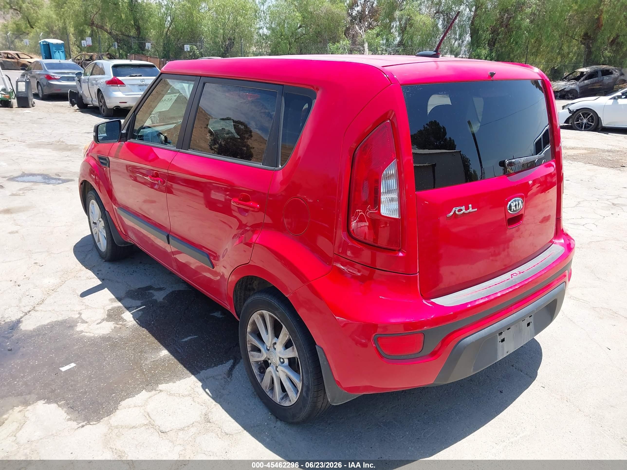 2013 Kia Soul + Red vin: KNDJT2A65D7555825