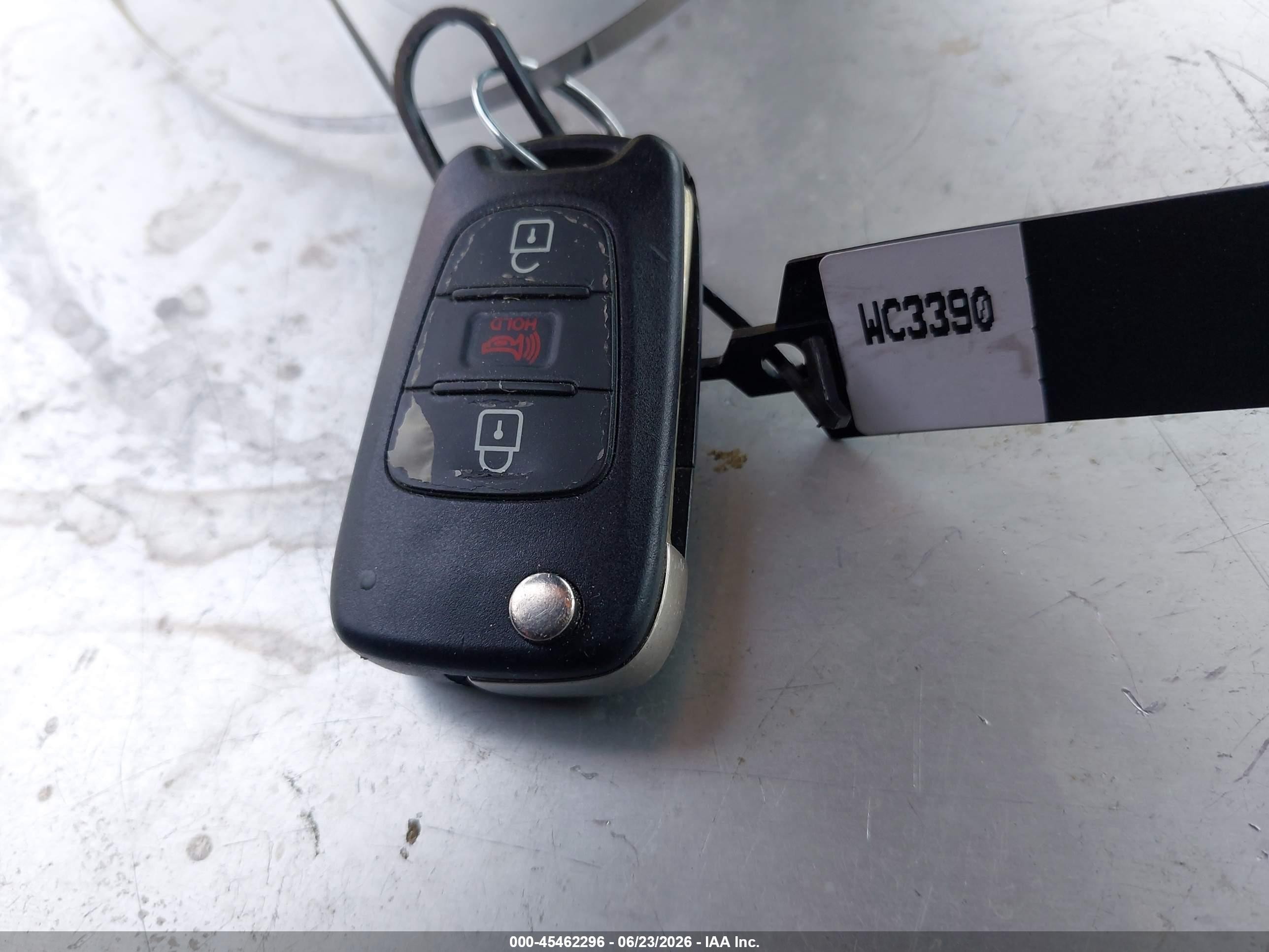 2013 Kia Soul + Red vin: KNDJT2A65D7555825