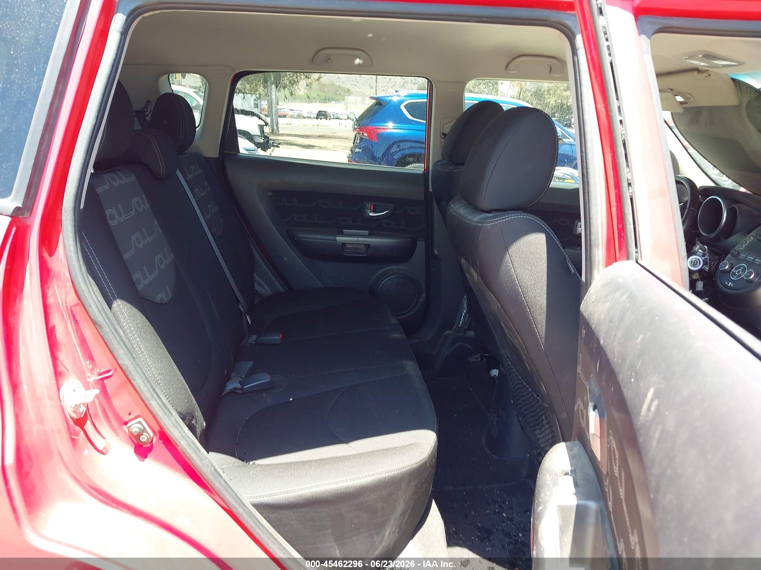 2013 Kia Soul + Red vin: KNDJT2A65D7555825
