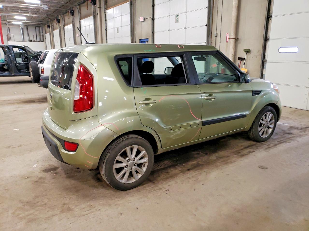 2013 Kia Soul + Green vin: KNDJT2A65D7555985