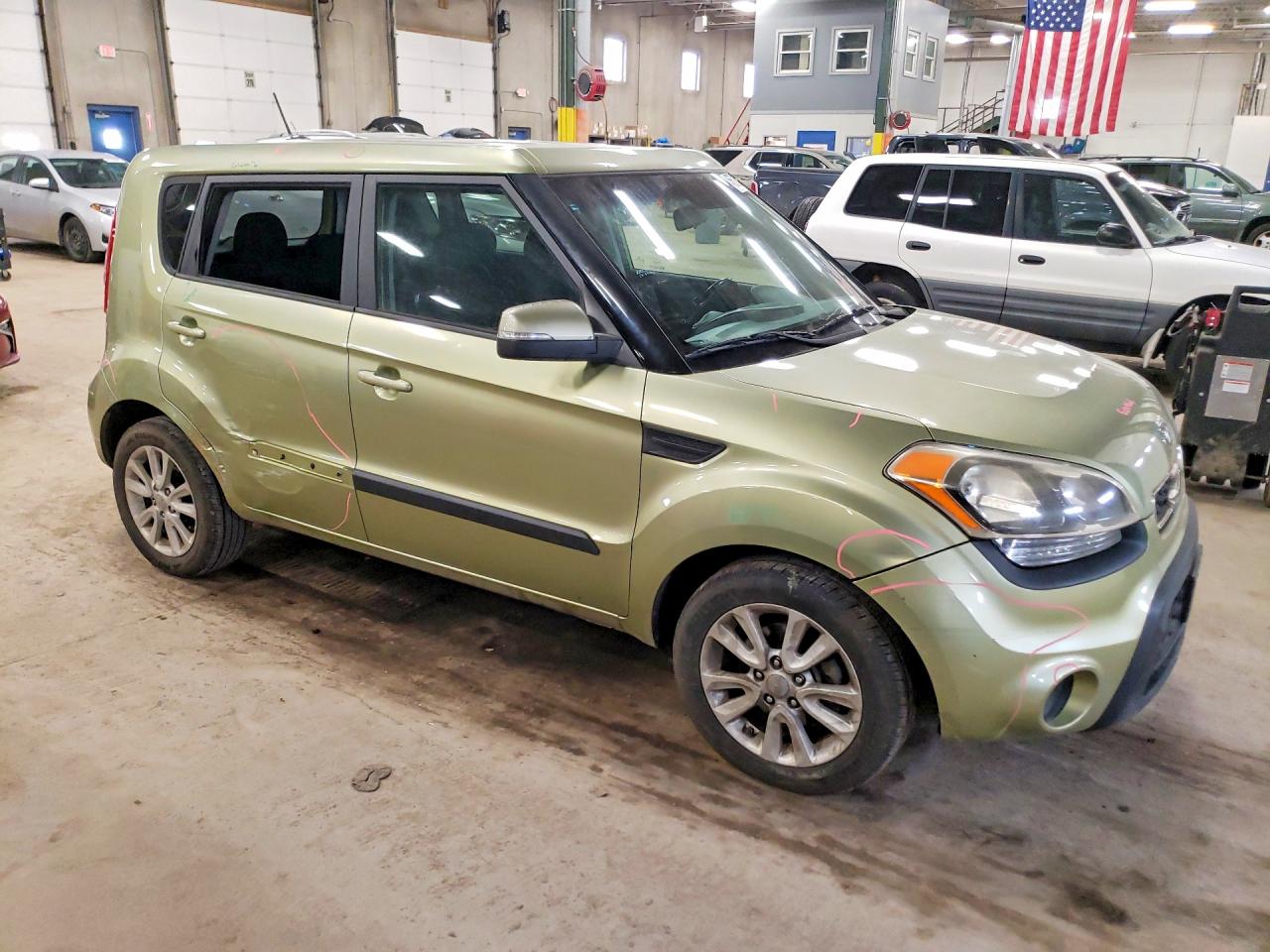 2013 Kia Soul + Green vin: KNDJT2A65D7555985