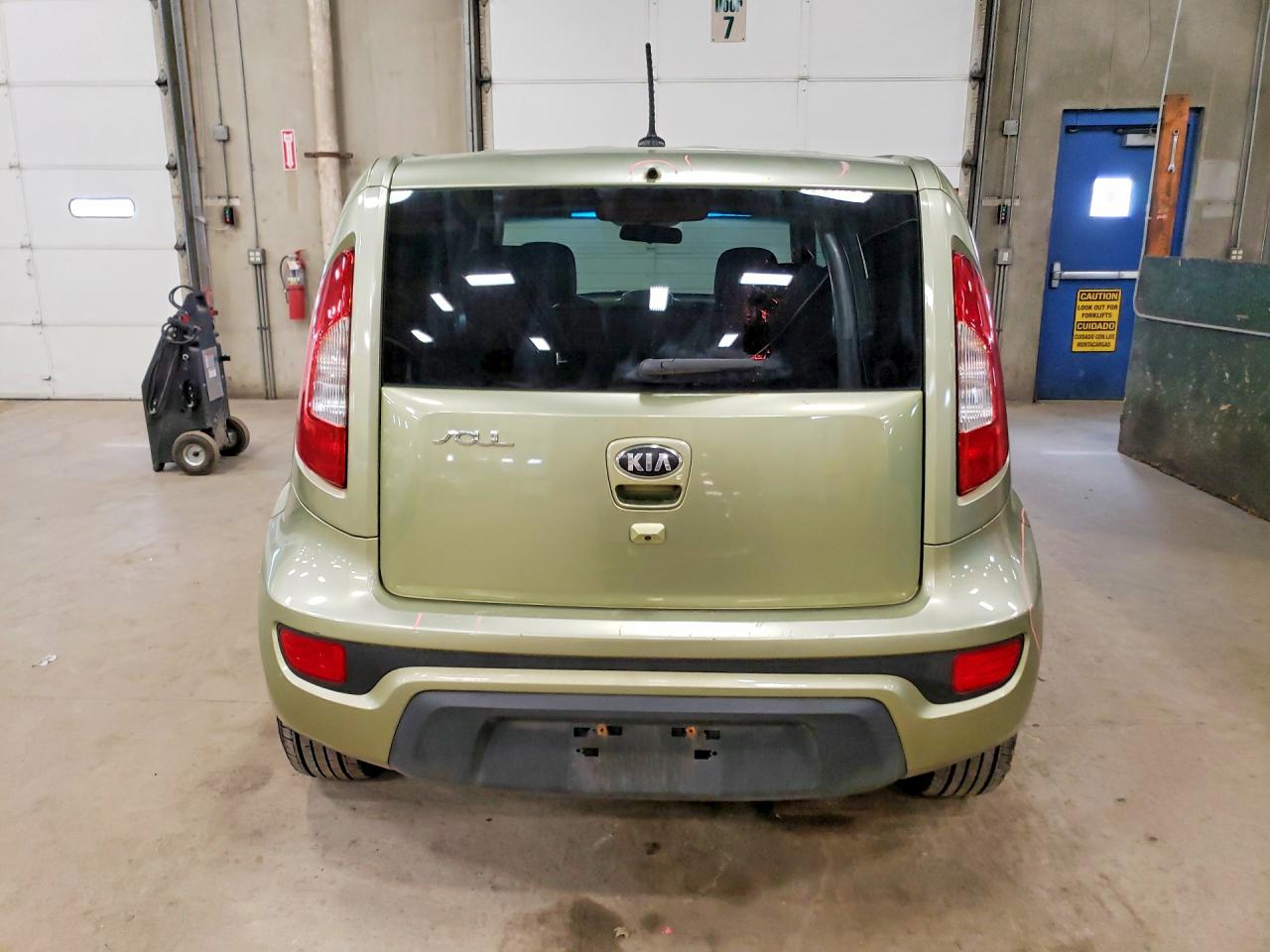 2013 Kia Soul + Green vin: KNDJT2A65D7555985