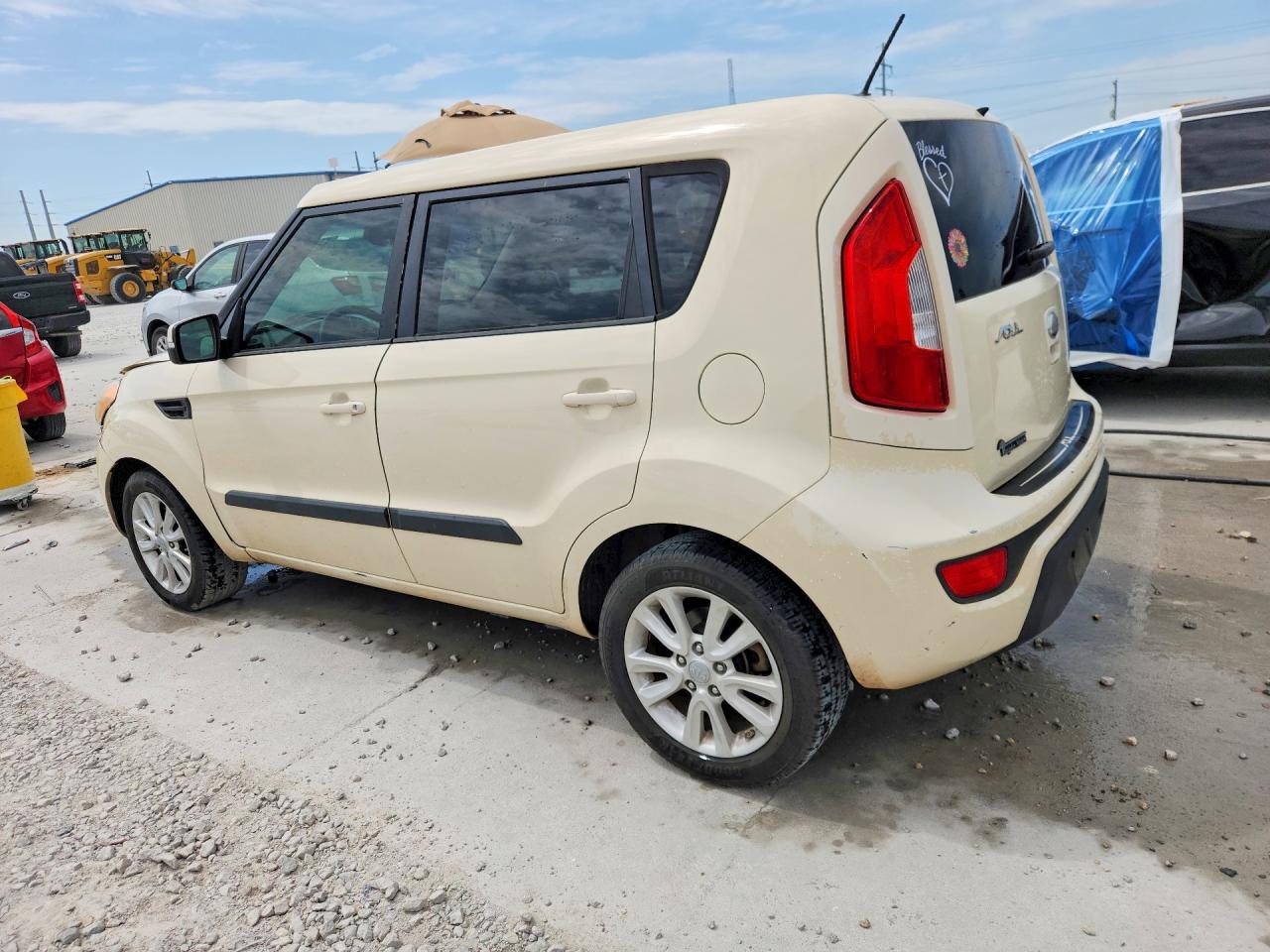 2013 Kia Soul + Beige vin: KNDJT2A65D7578697