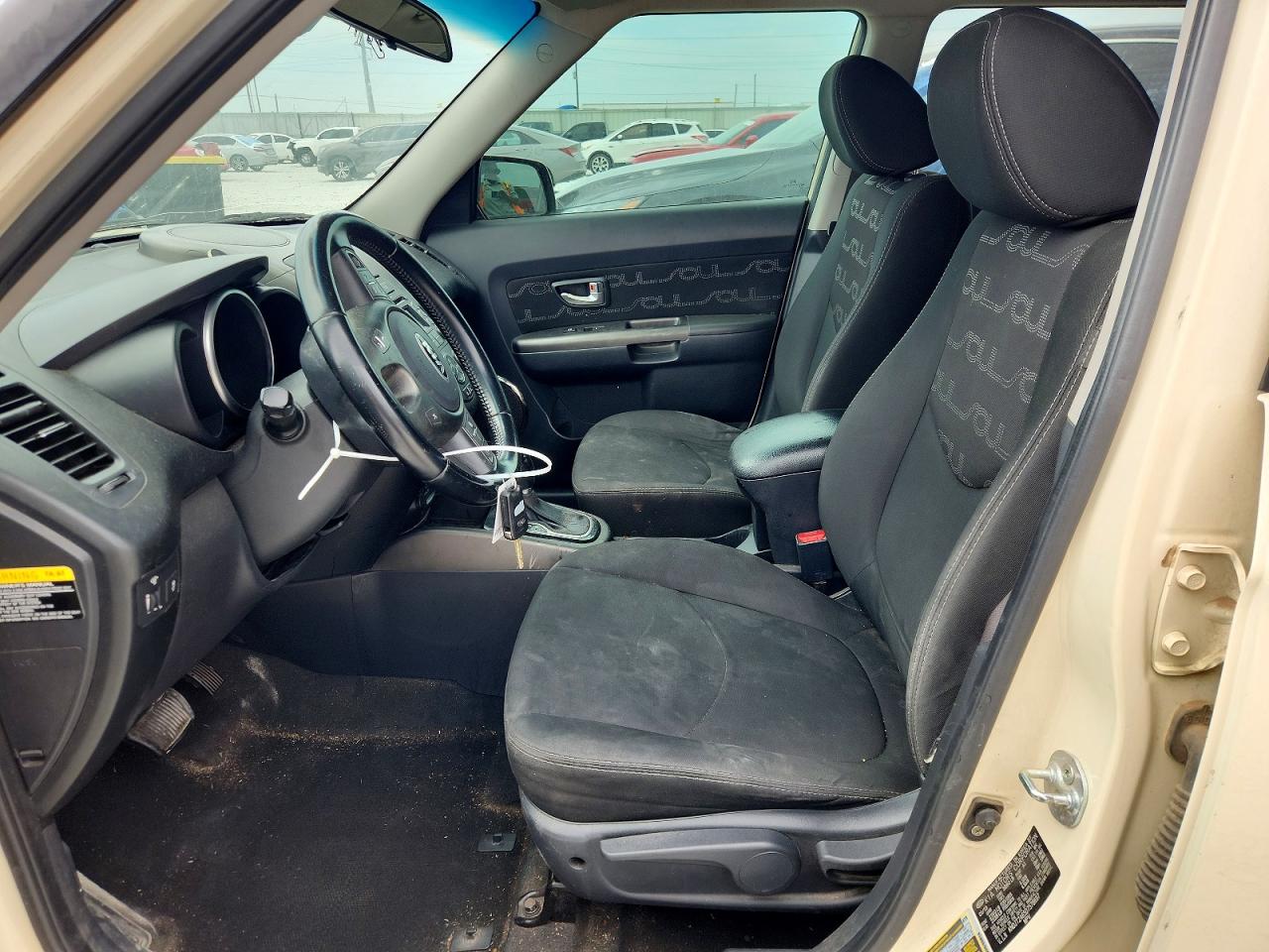2013 Kia Soul + Beige vin: KNDJT2A65D7578697