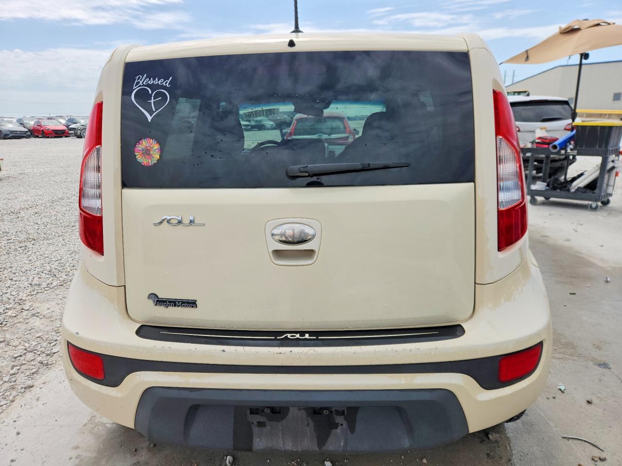 2013 Kia Soul + Beige vin: KNDJT2A65D7578697