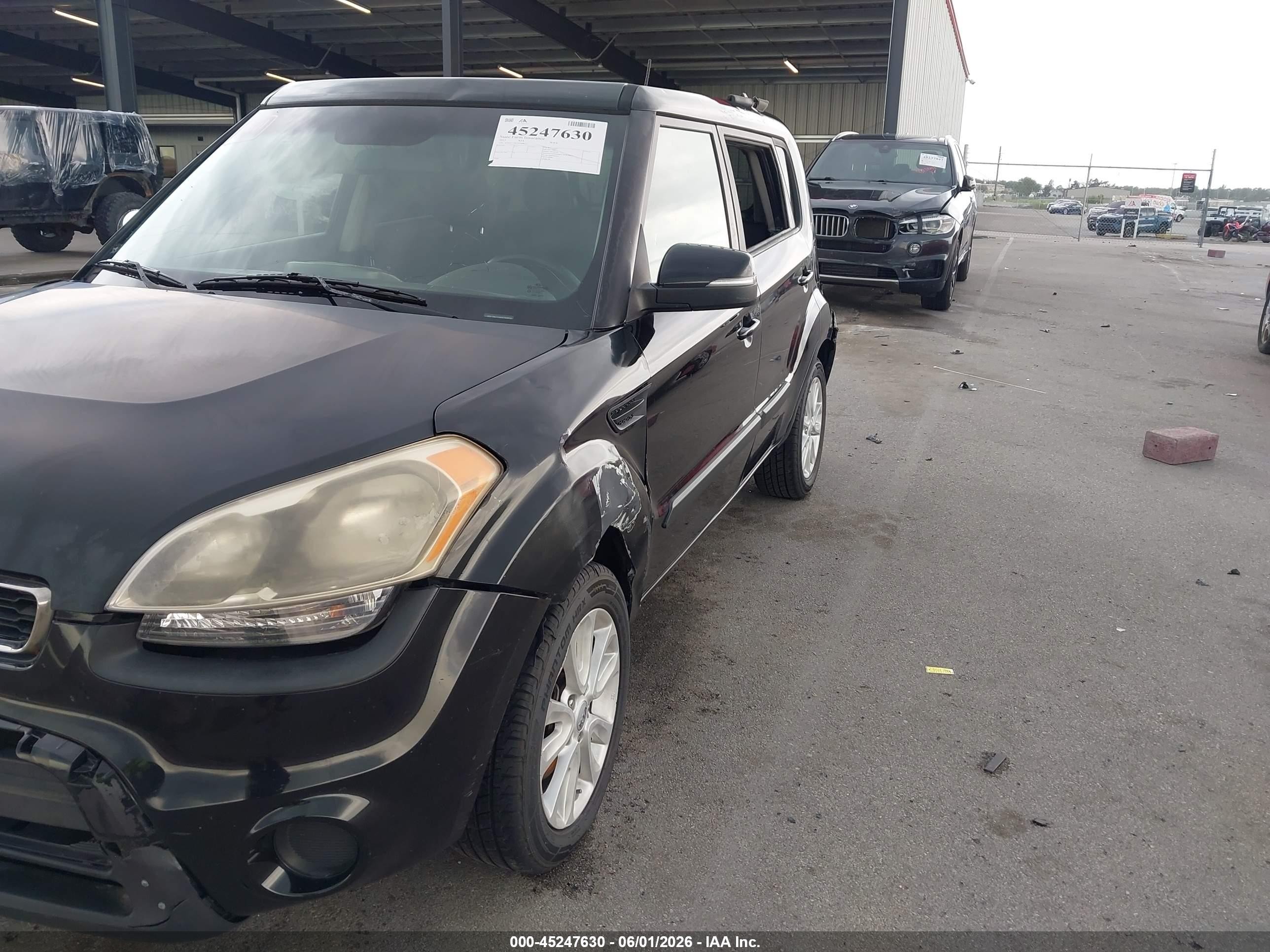 2013 Kia Soul + Black vin: KNDJT2A65D7608703