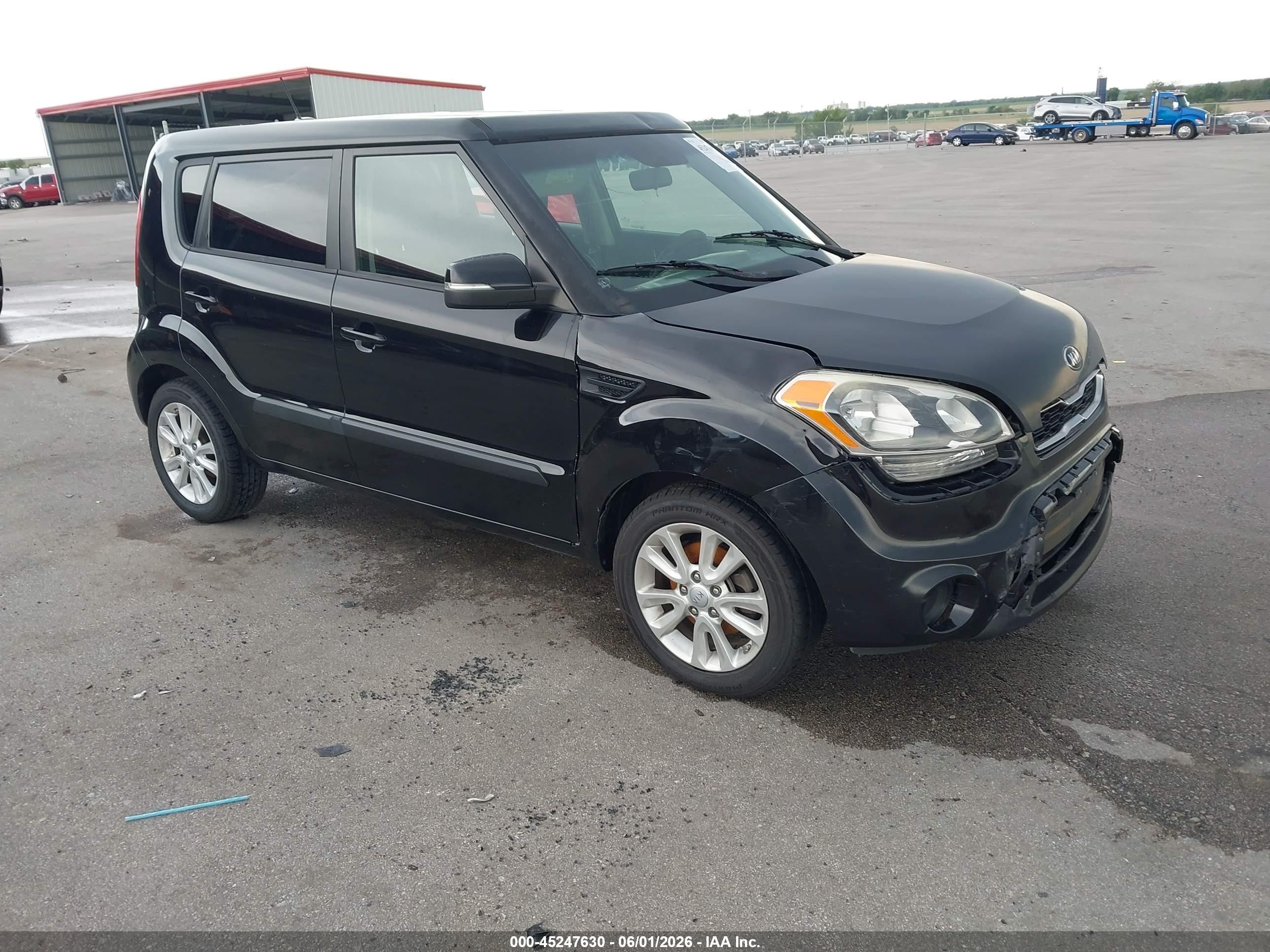 2013 Kia Soul + Black vin: KNDJT2A65D7608703