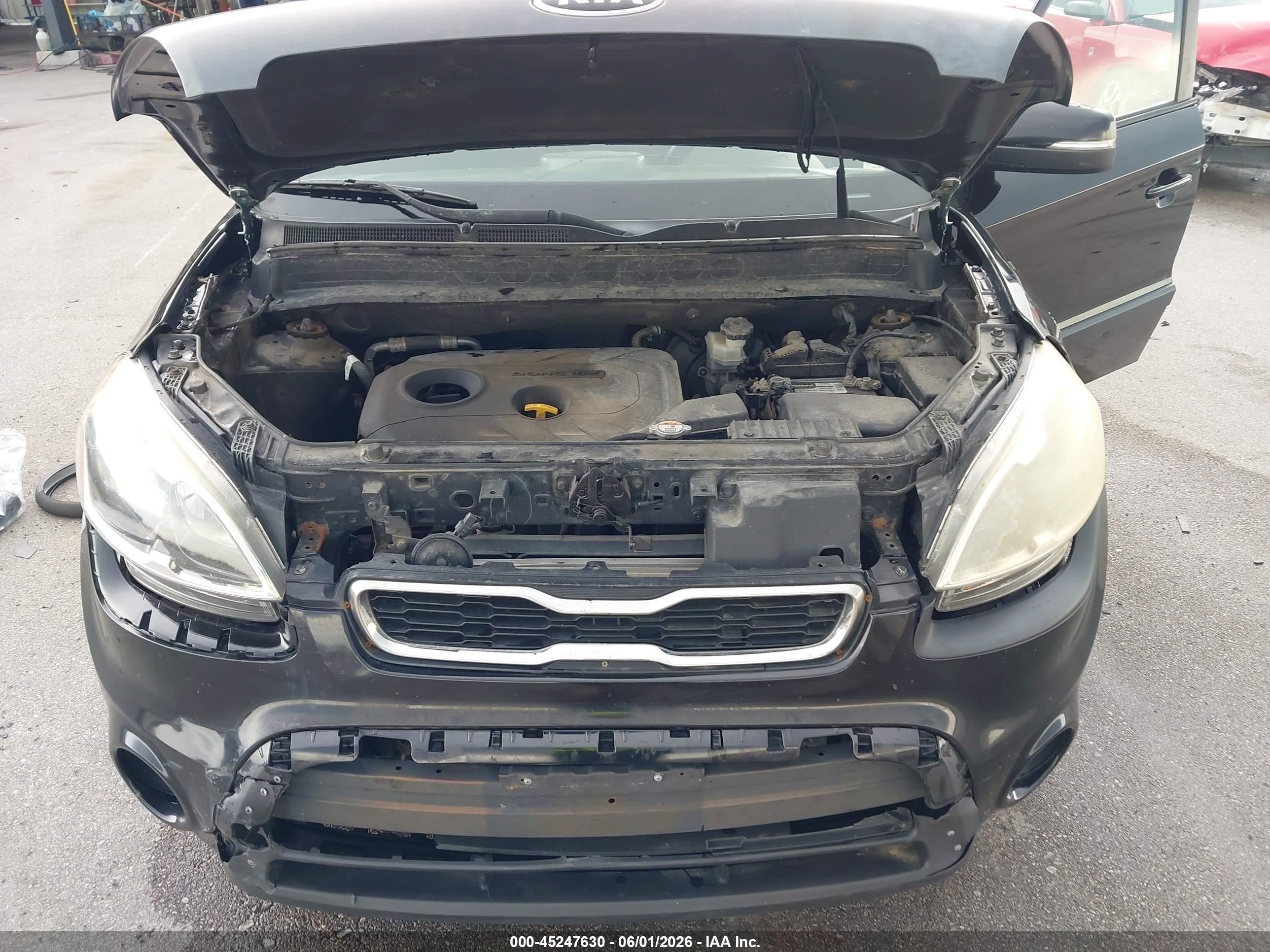 2013 Kia Soul + Black vin: KNDJT2A65D7608703