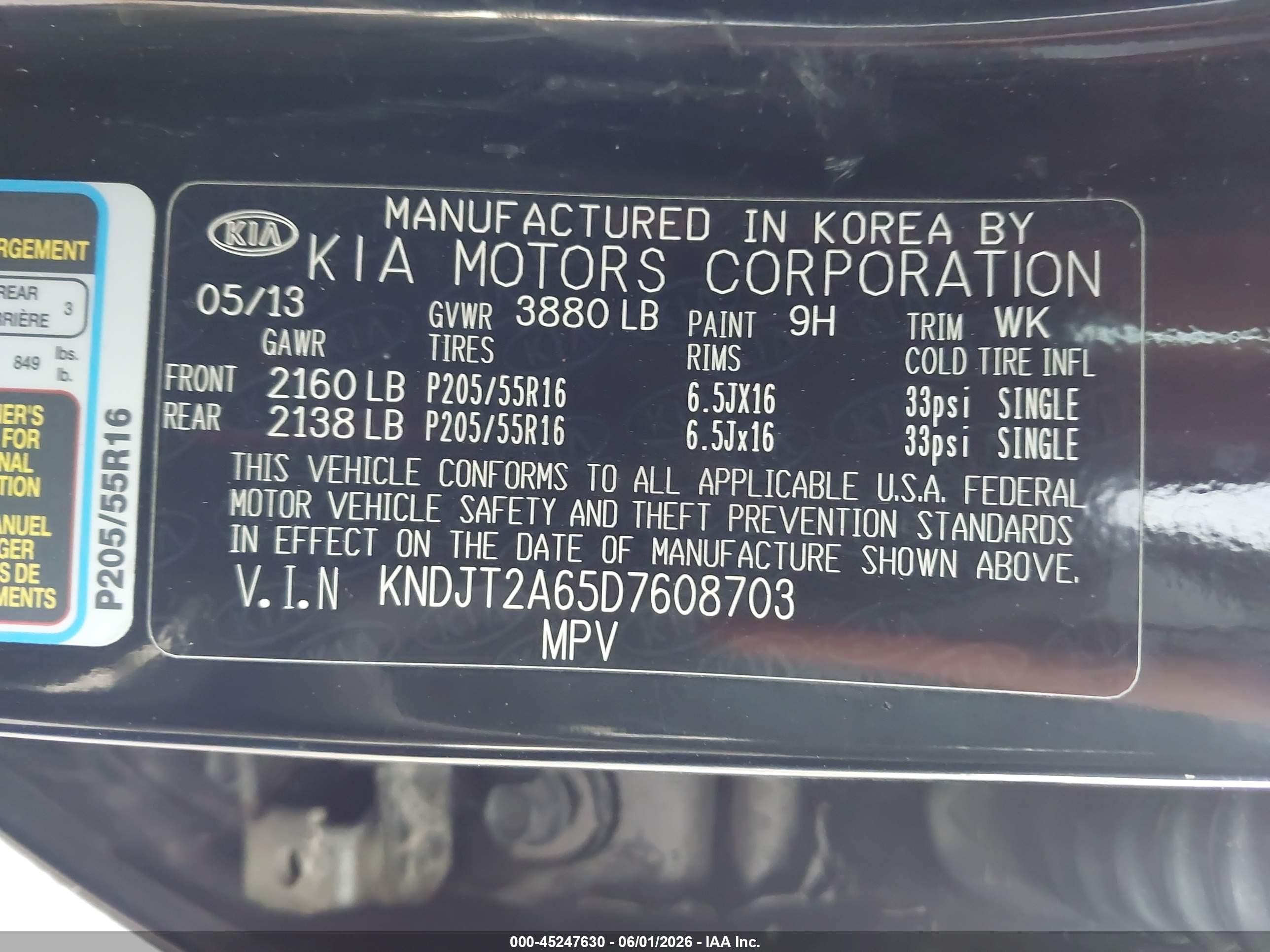 2013 Kia Soul + Black vin: KNDJT2A65D7608703