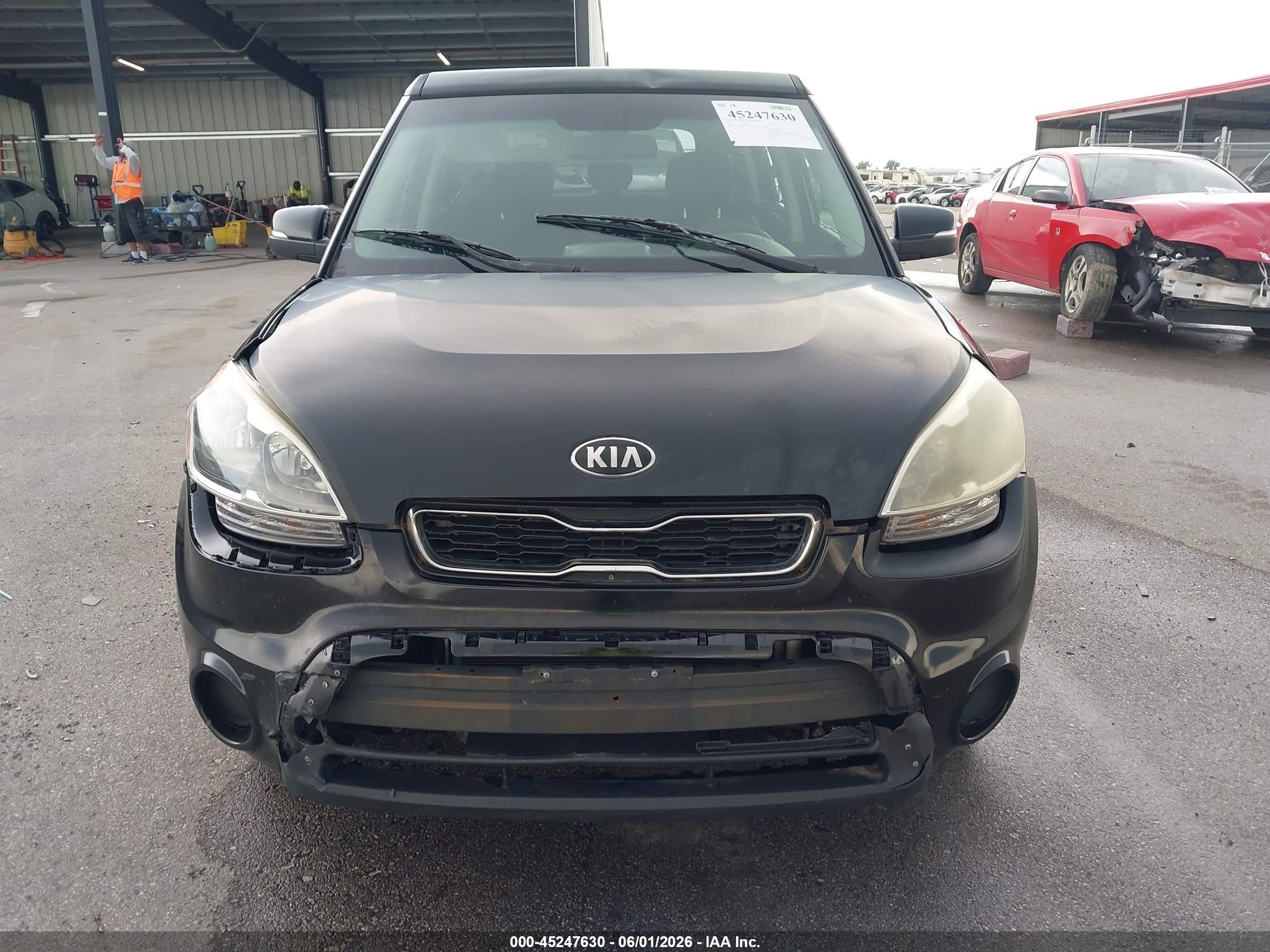 2013 Kia Soul + Black vin: KNDJT2A65D7608703