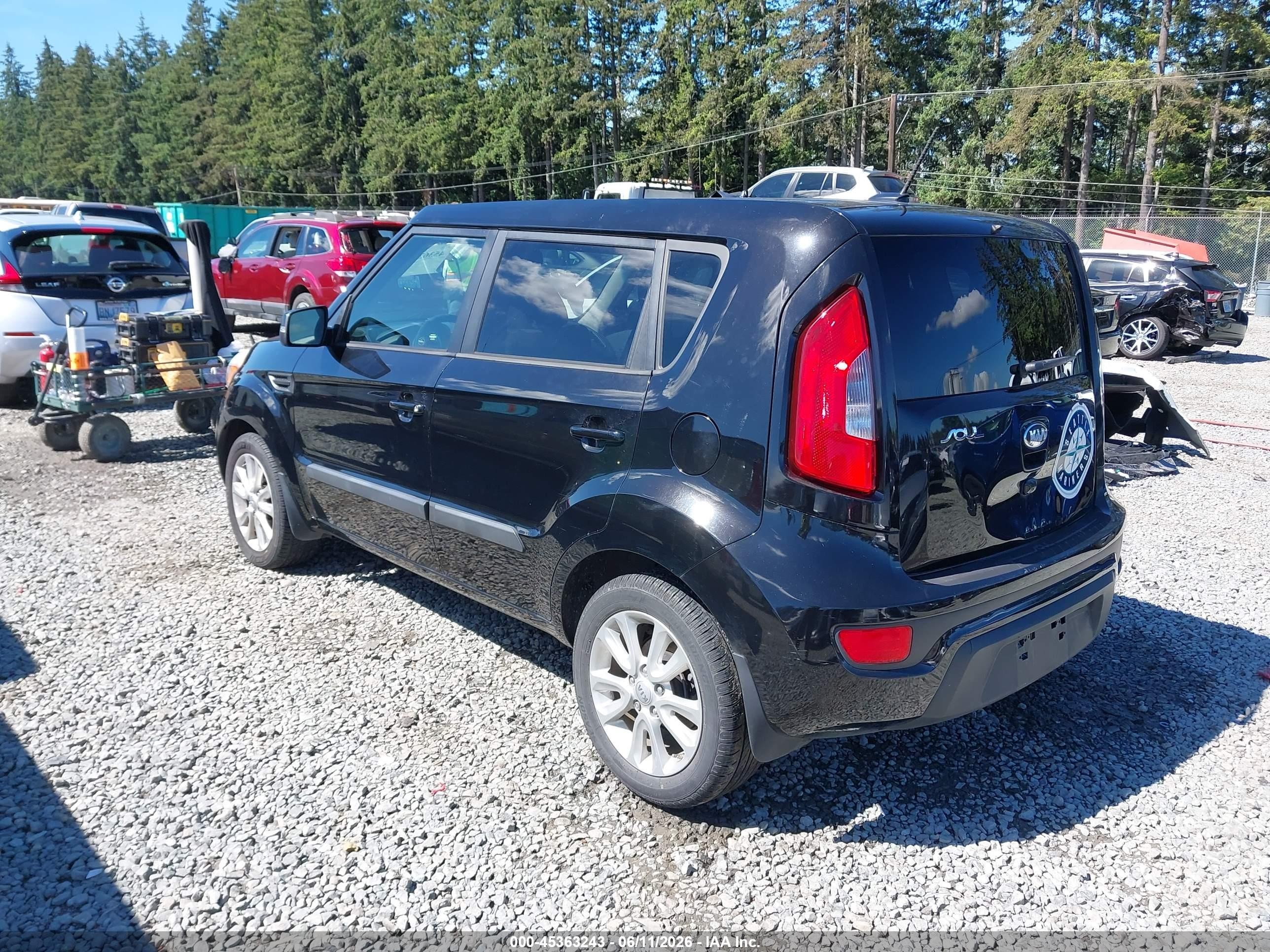 2013 Kia Soul + Black vin: KNDJT2A65D7625890