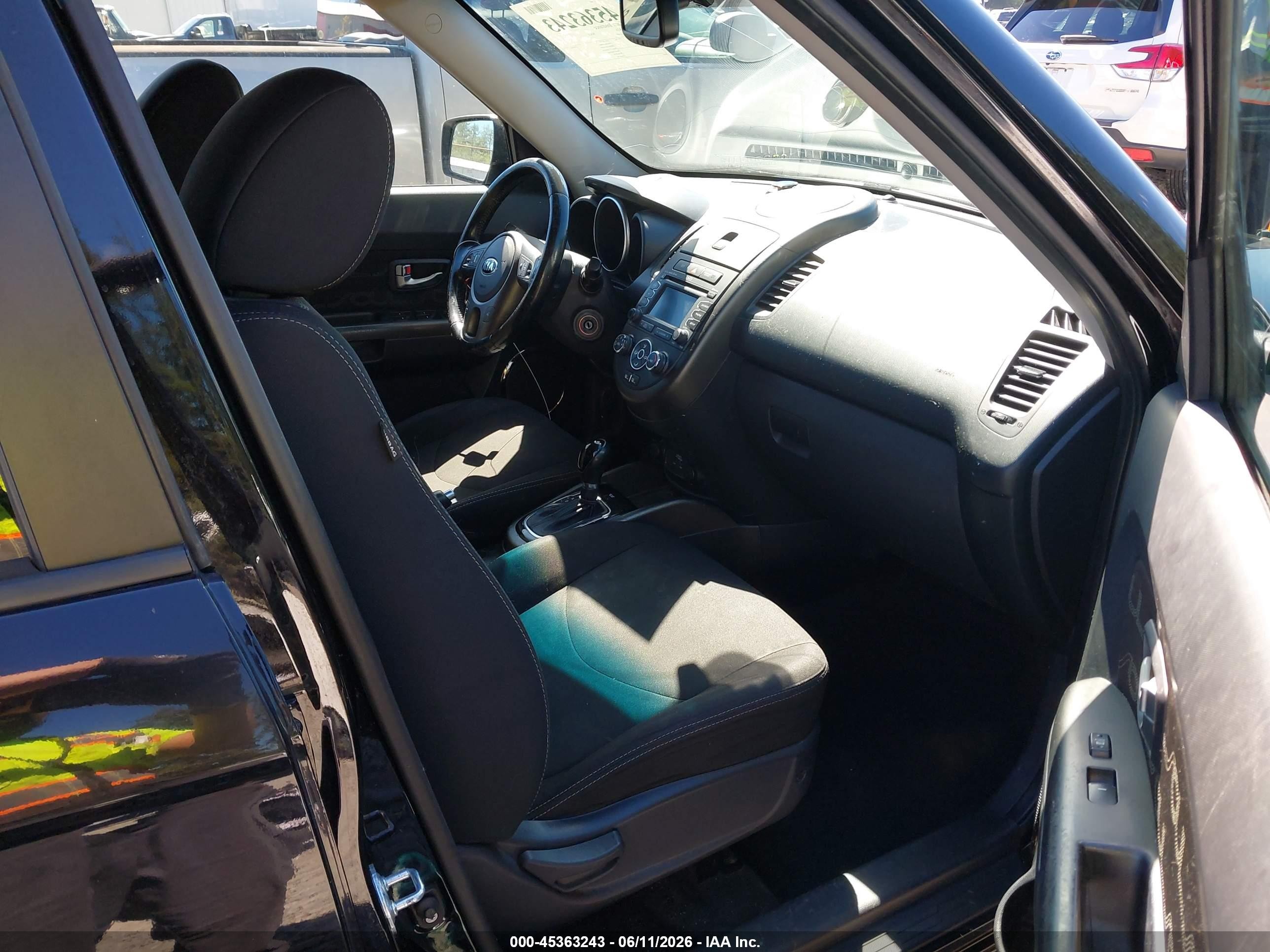 2013 Kia Soul + Black vin: KNDJT2A65D7625890
