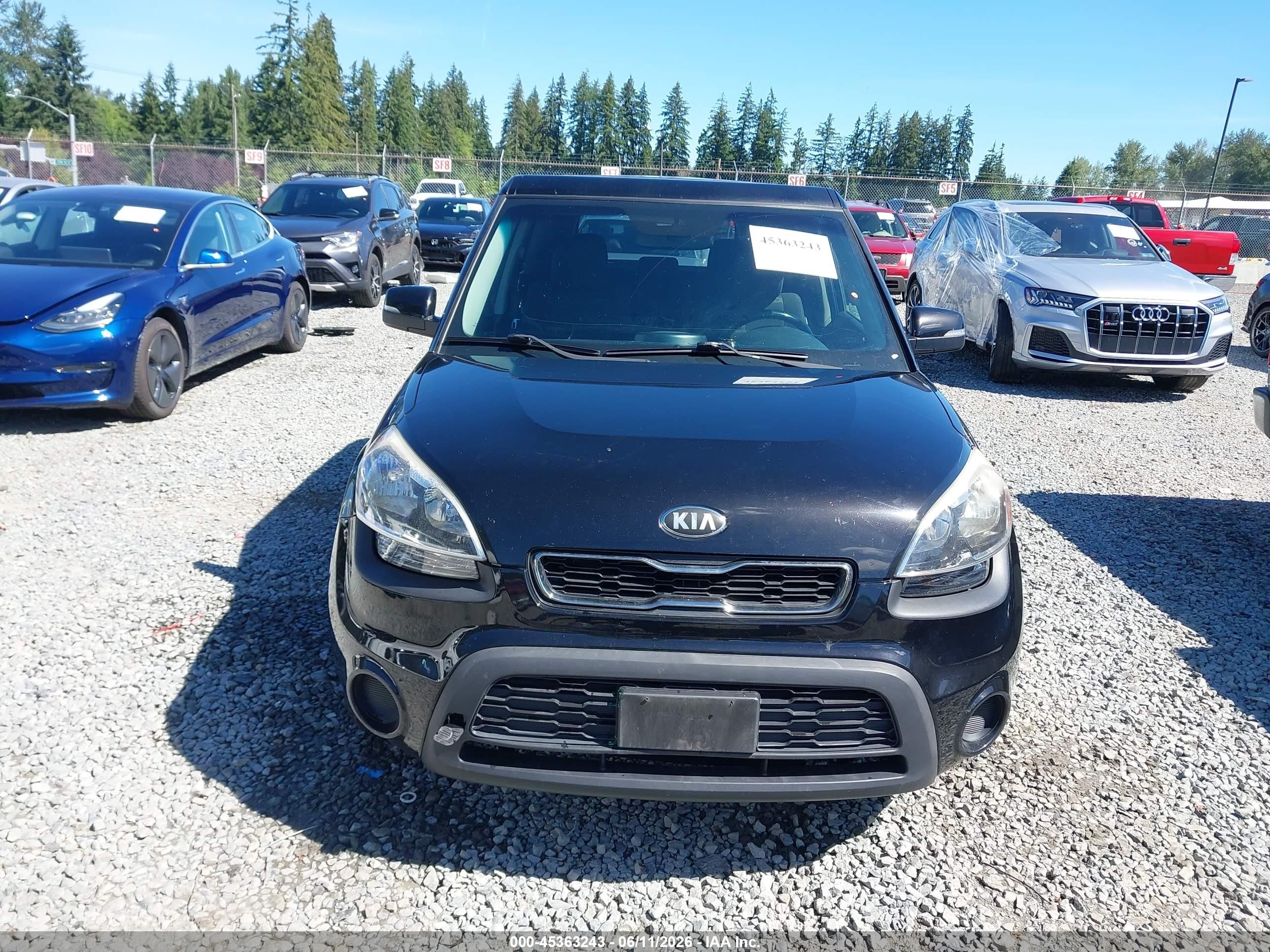 2013 Kia Soul + Black vin: KNDJT2A65D7625890