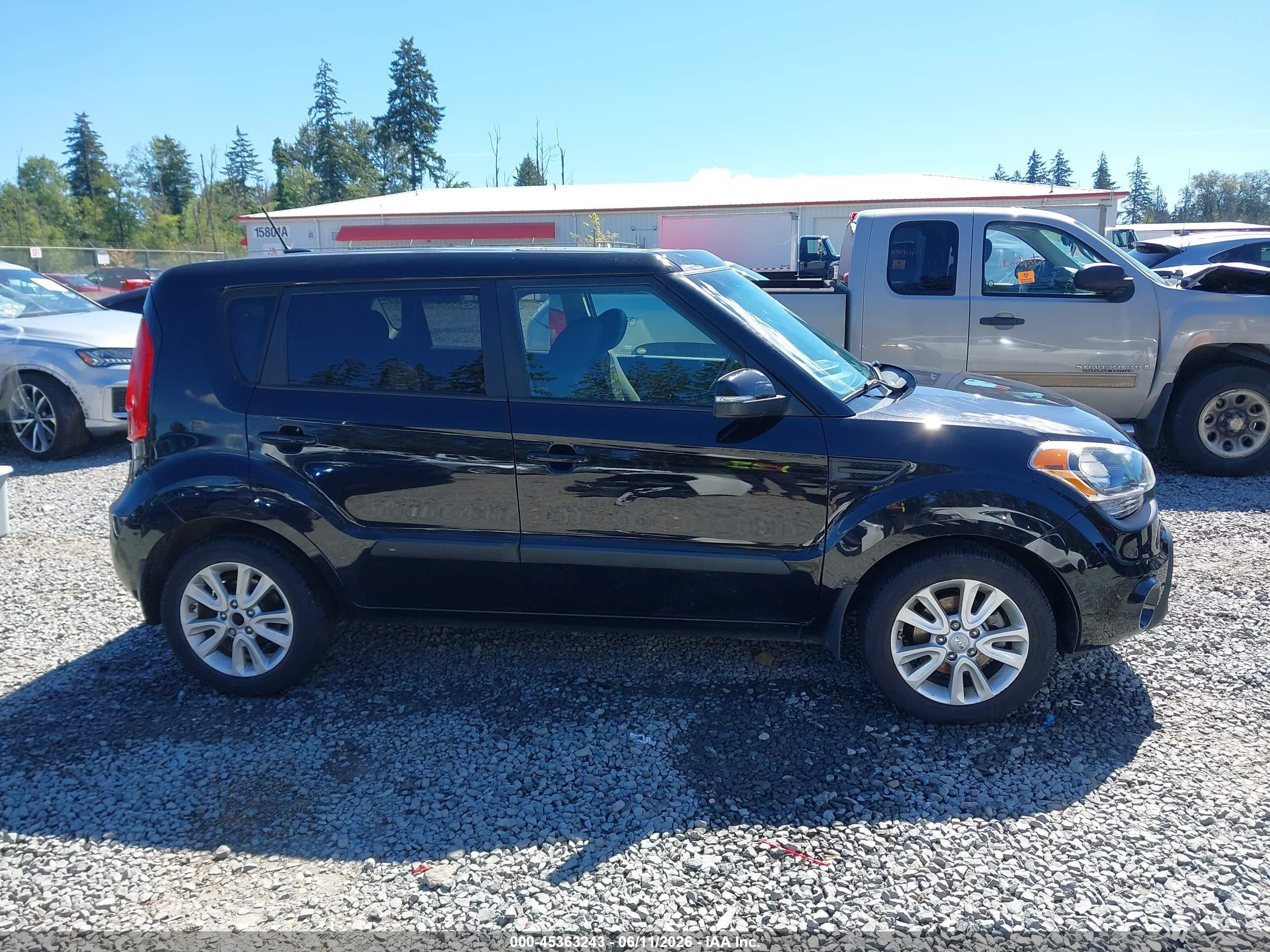 2013 Kia Soul + Black vin: KNDJT2A65D7625890