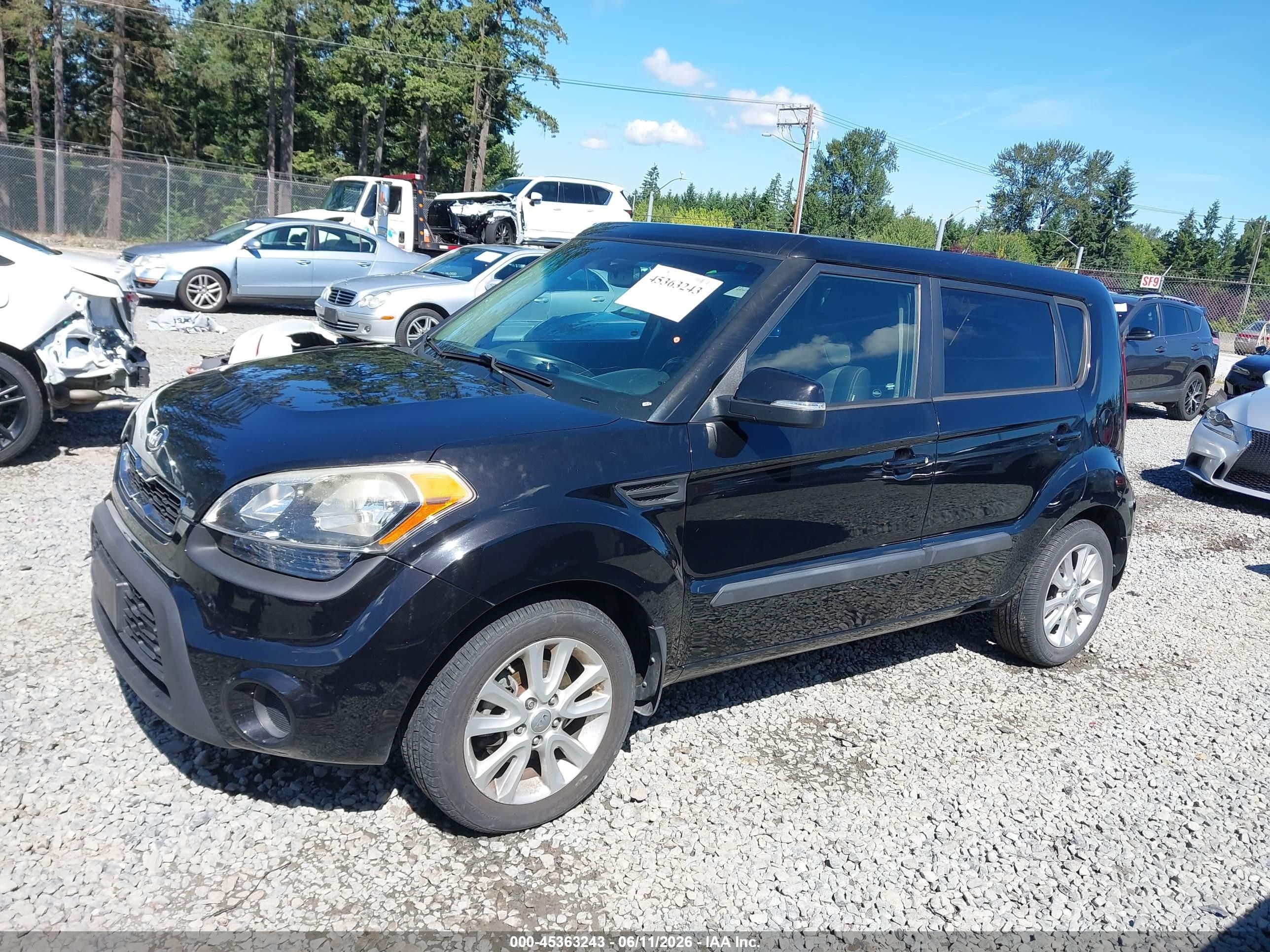 2013 Kia Soul + Black vin: KNDJT2A65D7625890