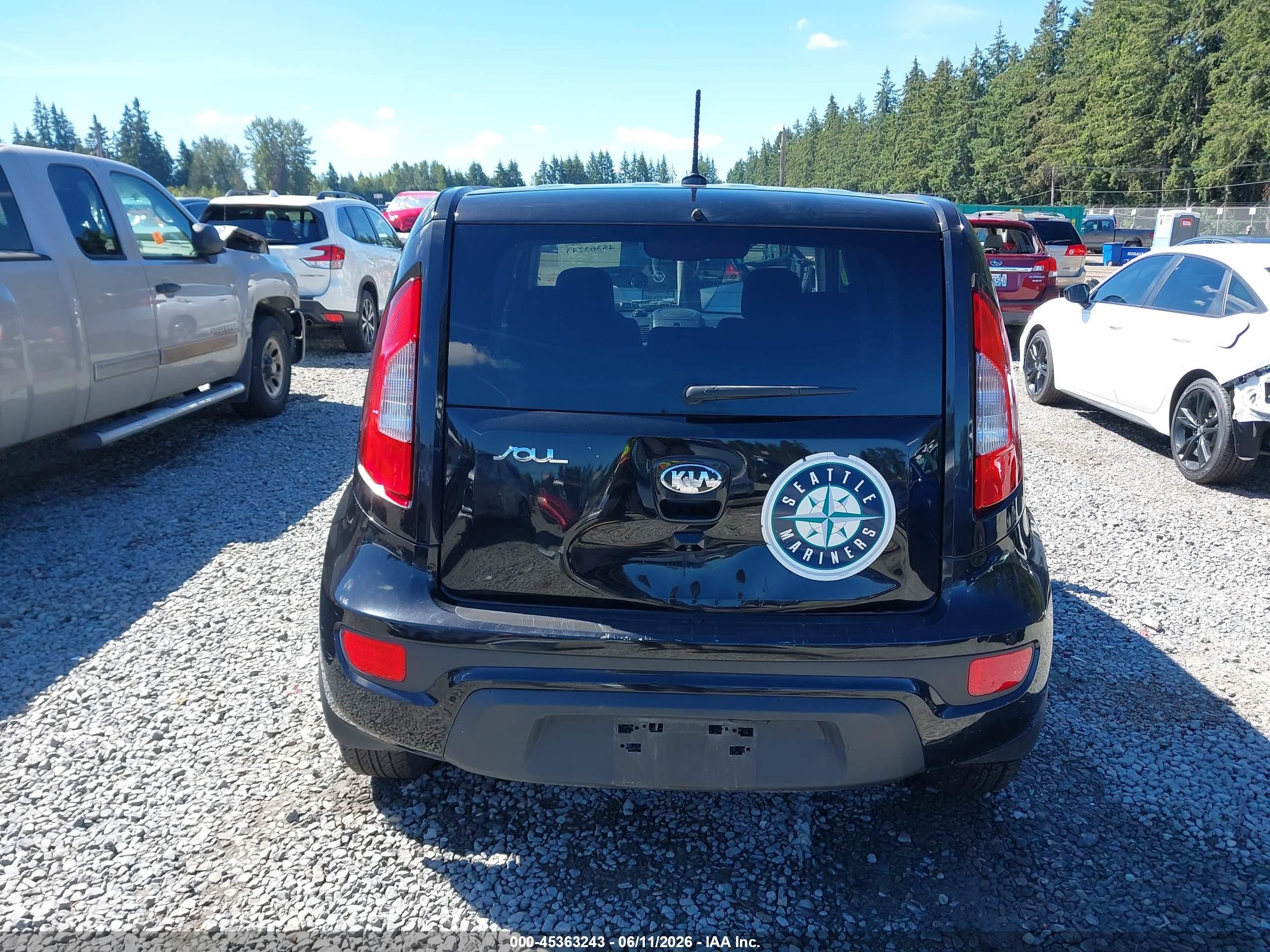 2013 Kia Soul + Black vin: KNDJT2A65D7625890