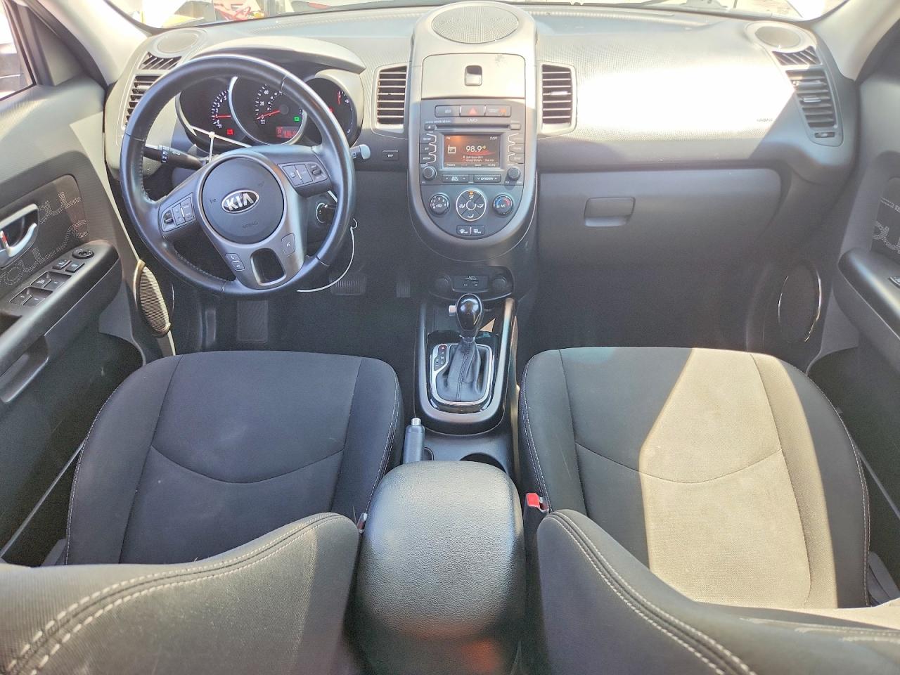 2013 Kia Soul + White vin: KNDJT2A65D7754745