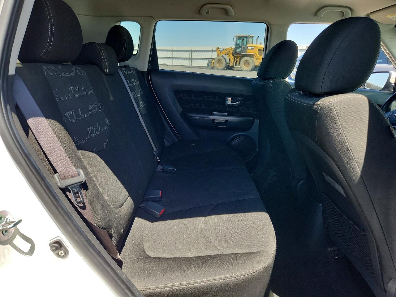2013 Kia Soul + White vin: KNDJT2A65D7754745