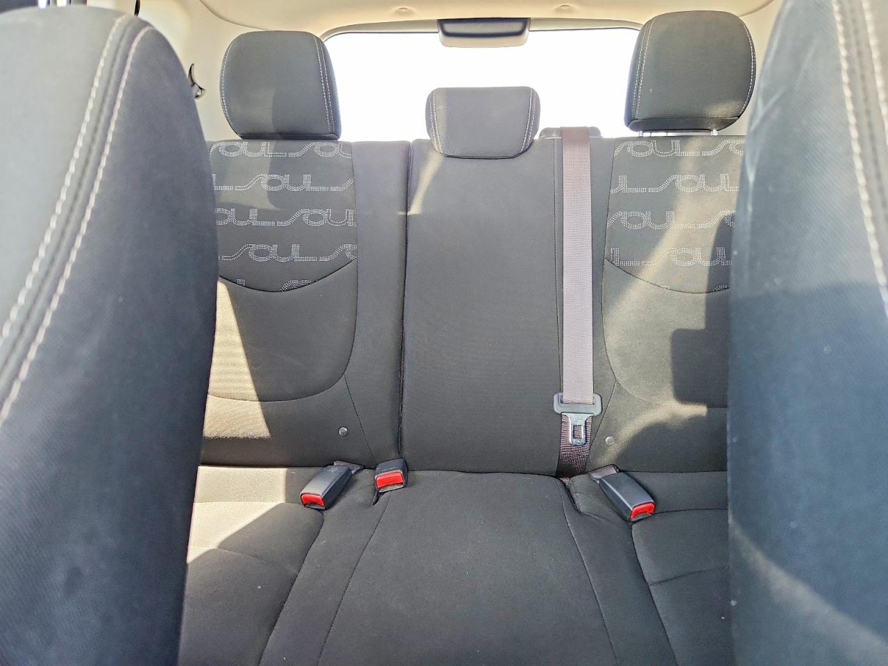 2013 Kia Soul + White vin: KNDJT2A65D7754745