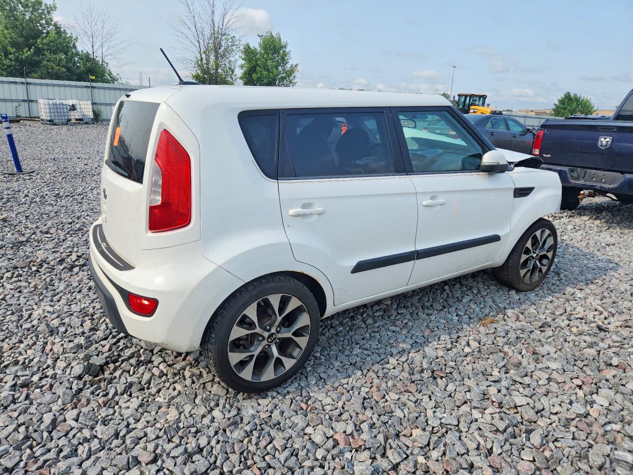2012 Kia Soul + White vin: KNDJT2A66C7362694