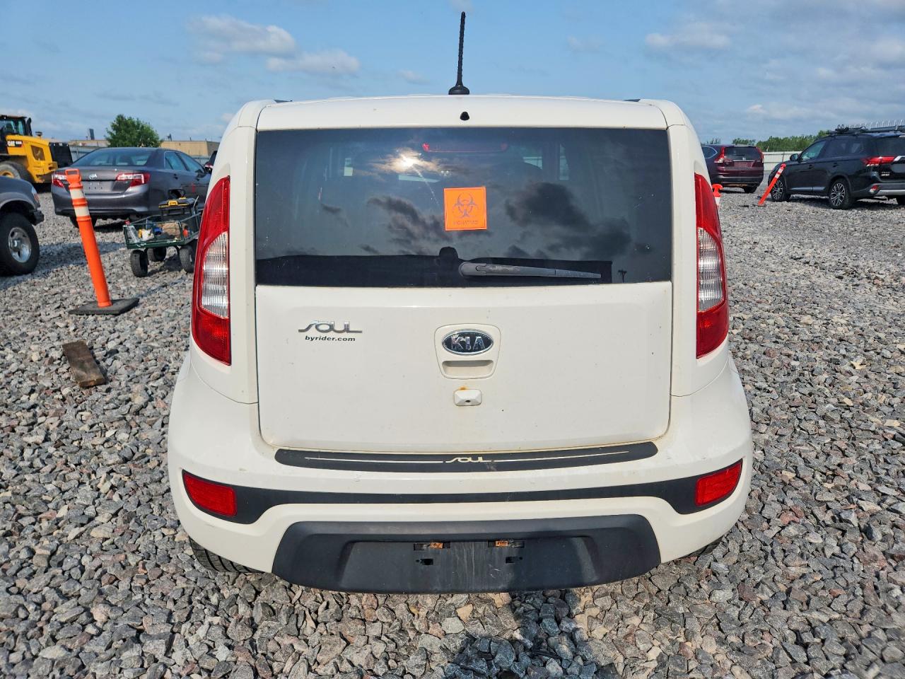 2012 Kia Soul + White vin: KNDJT2A66C7362694