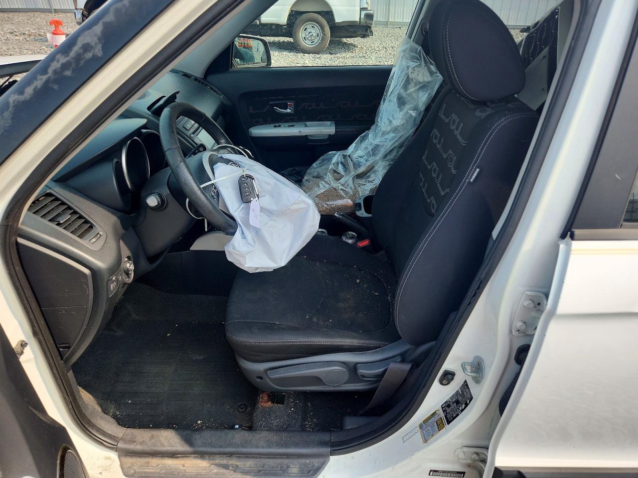 2012 Kia Soul + White vin: KNDJT2A66C7362694