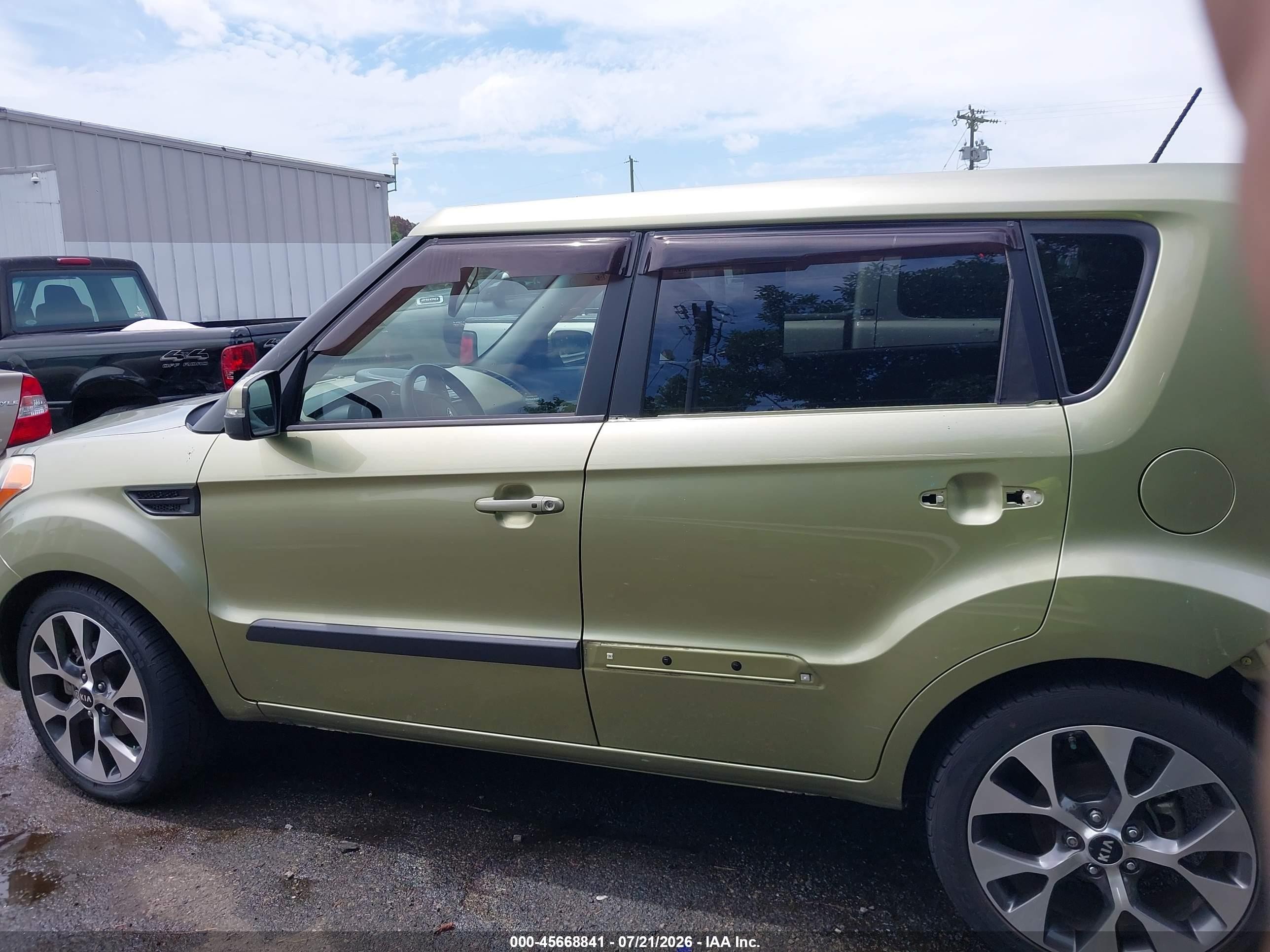 2012 Kia Soul ! Green vin: KNDJT2A66C7370004