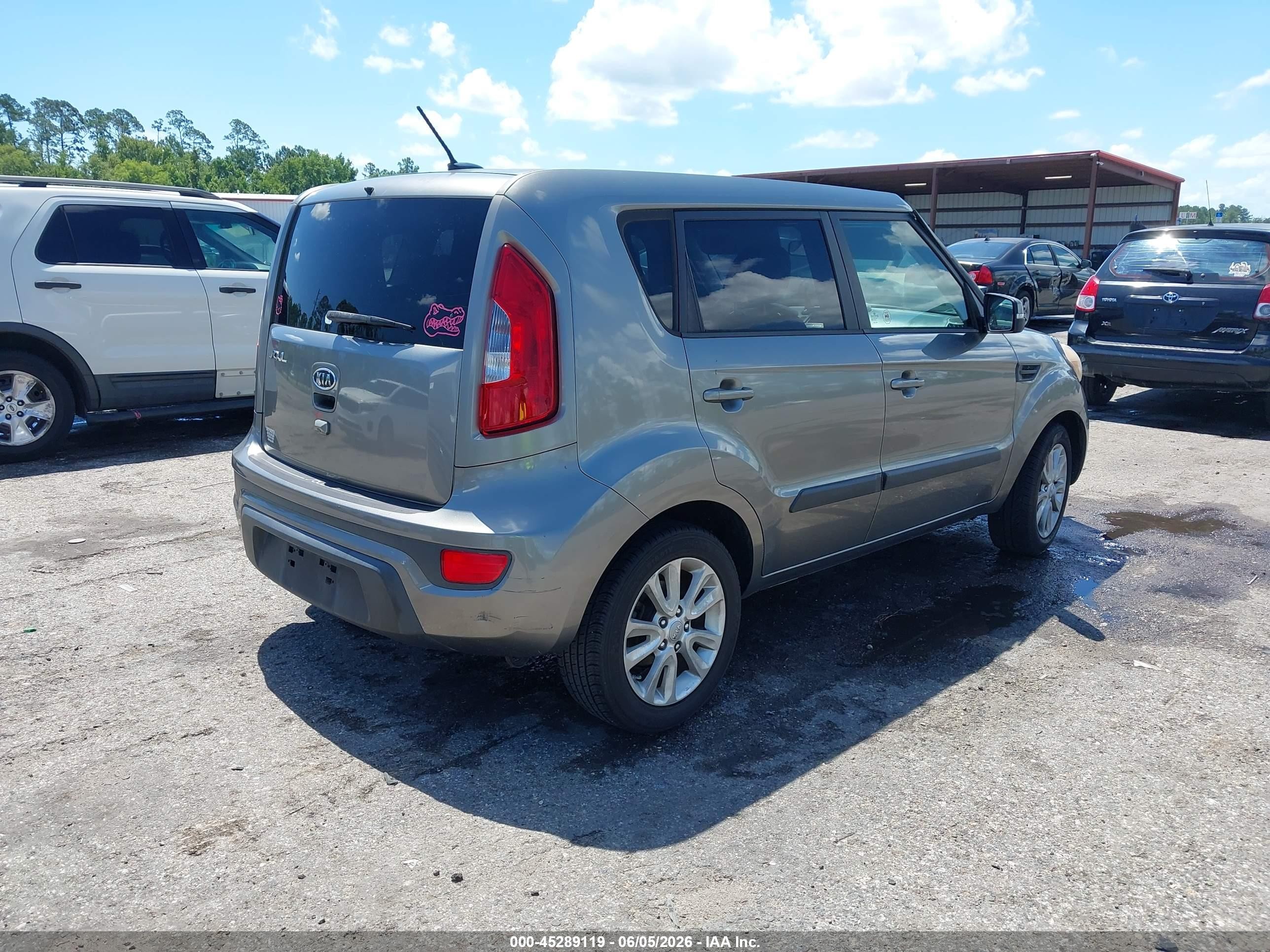 2012 Kia Soul + Beige vin: KNDJT2A66C7373100