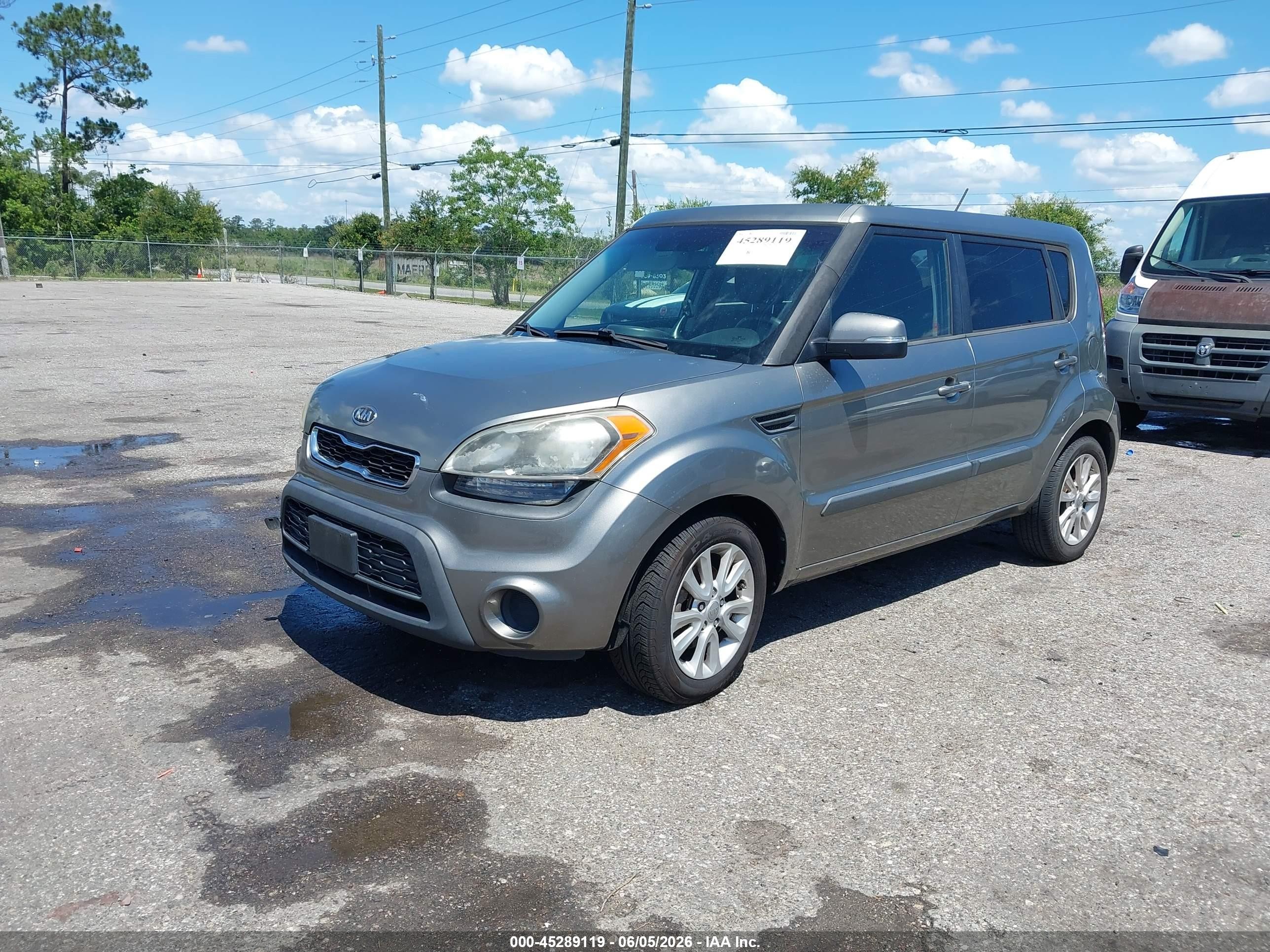 2012 Kia Soul + Beige vin: KNDJT2A66C7373100