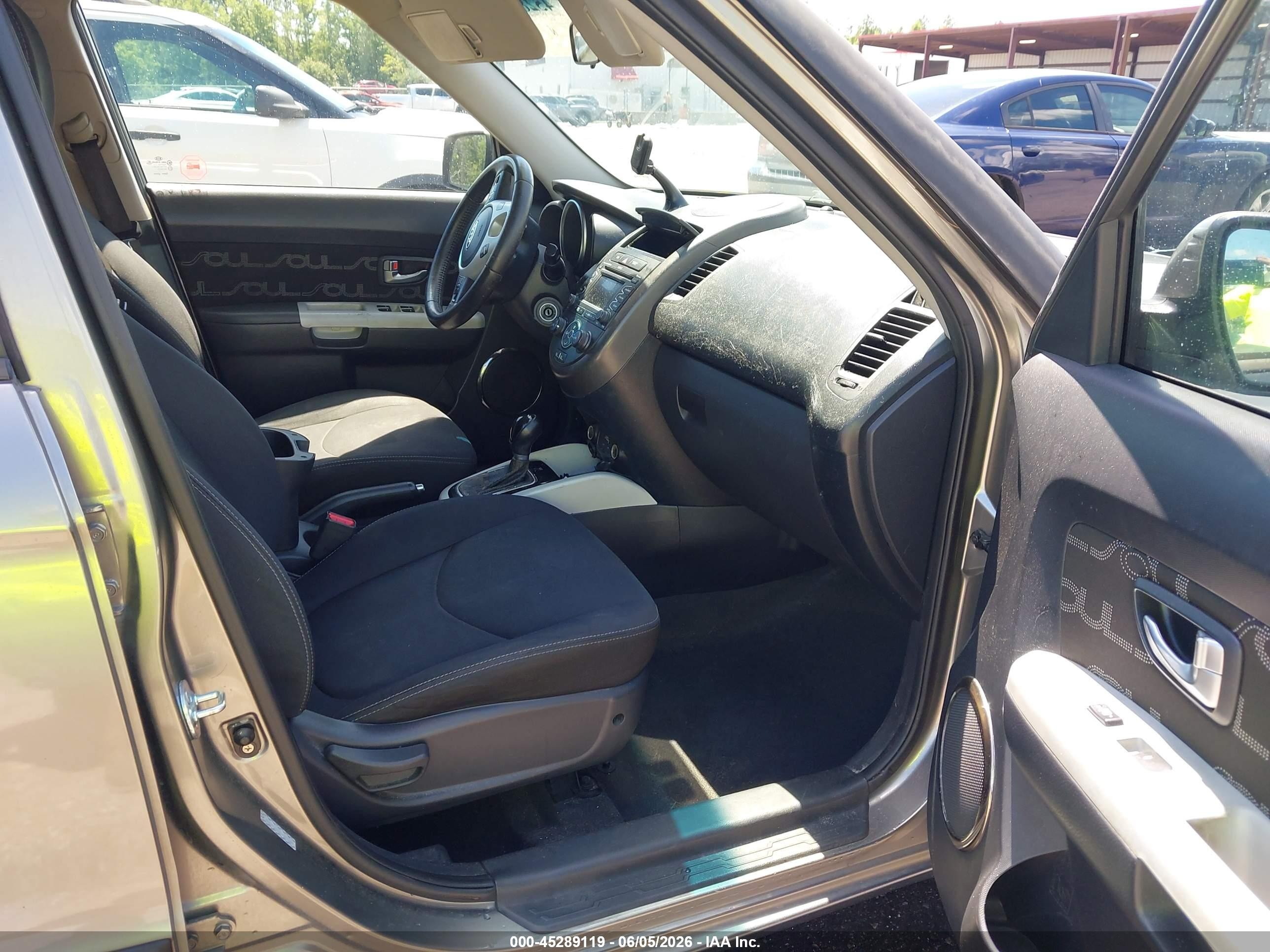 2012 Kia Soul + Beige vin: KNDJT2A66C7373100