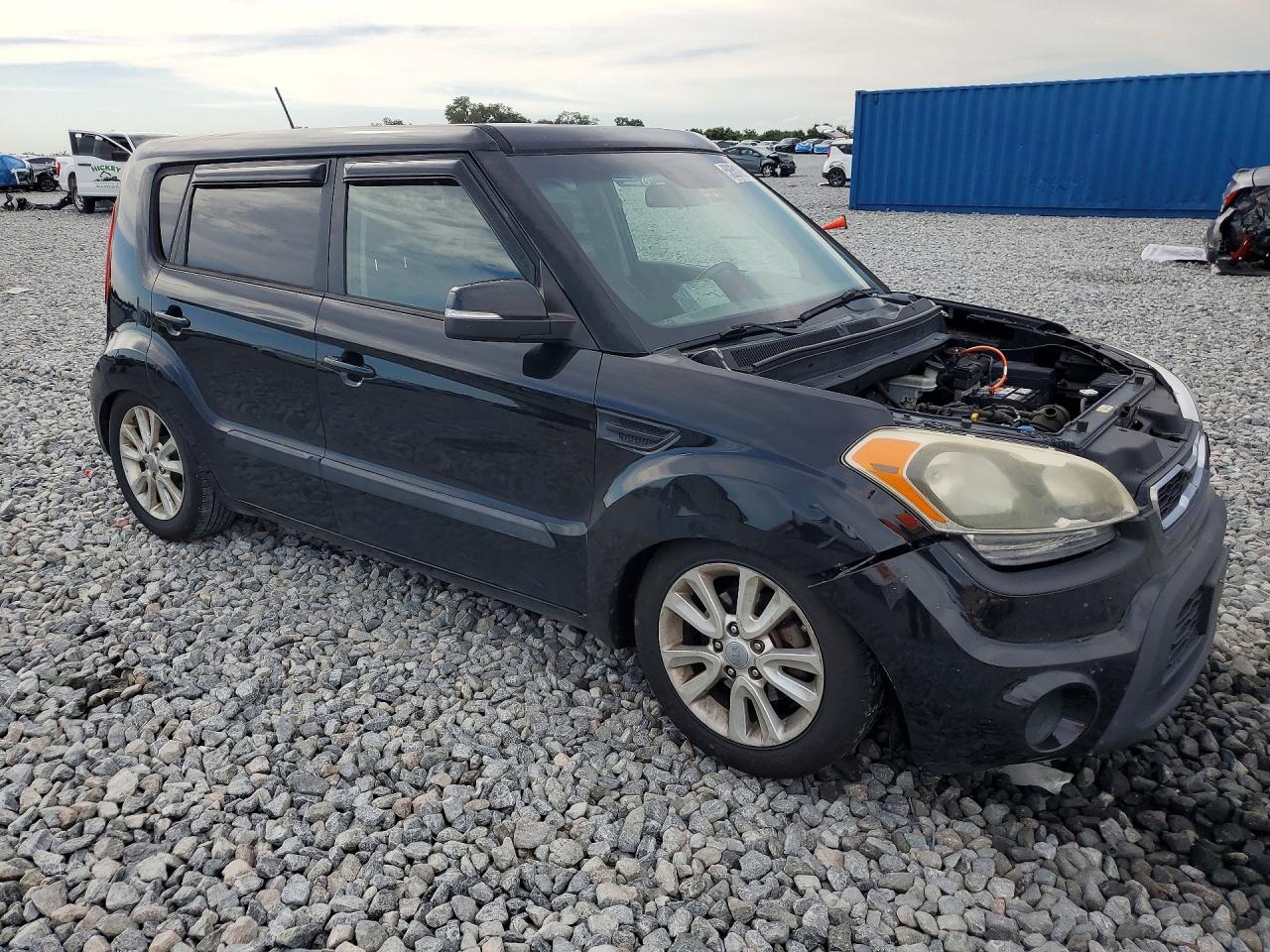 2012 Kia Soul + Black vin: KNDJT2A66C7416818