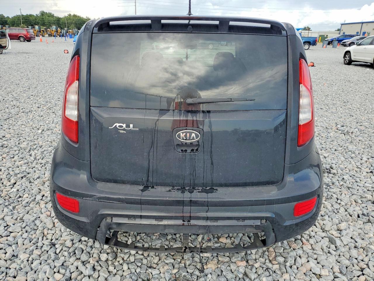 2012 Kia Soul + Black vin: KNDJT2A66C7416818
