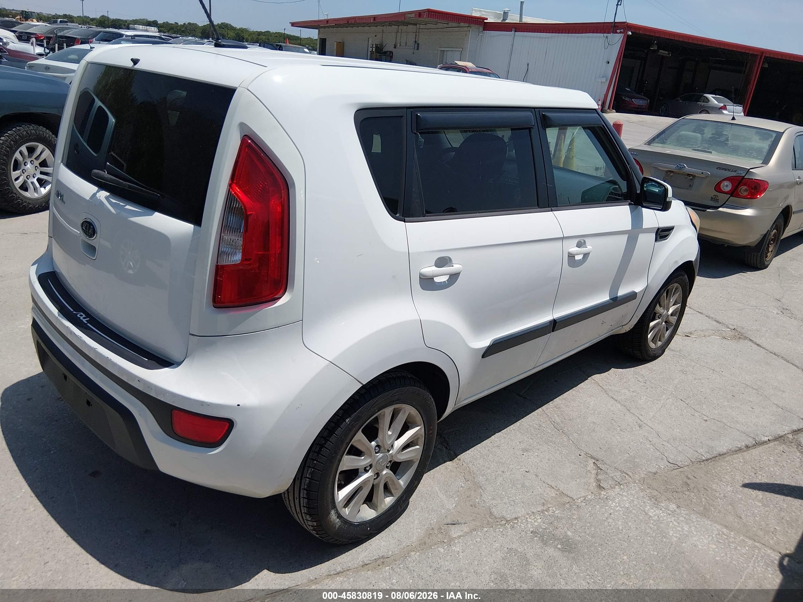2012 Kia Soul + White vin: KNDJT2A66C7437491