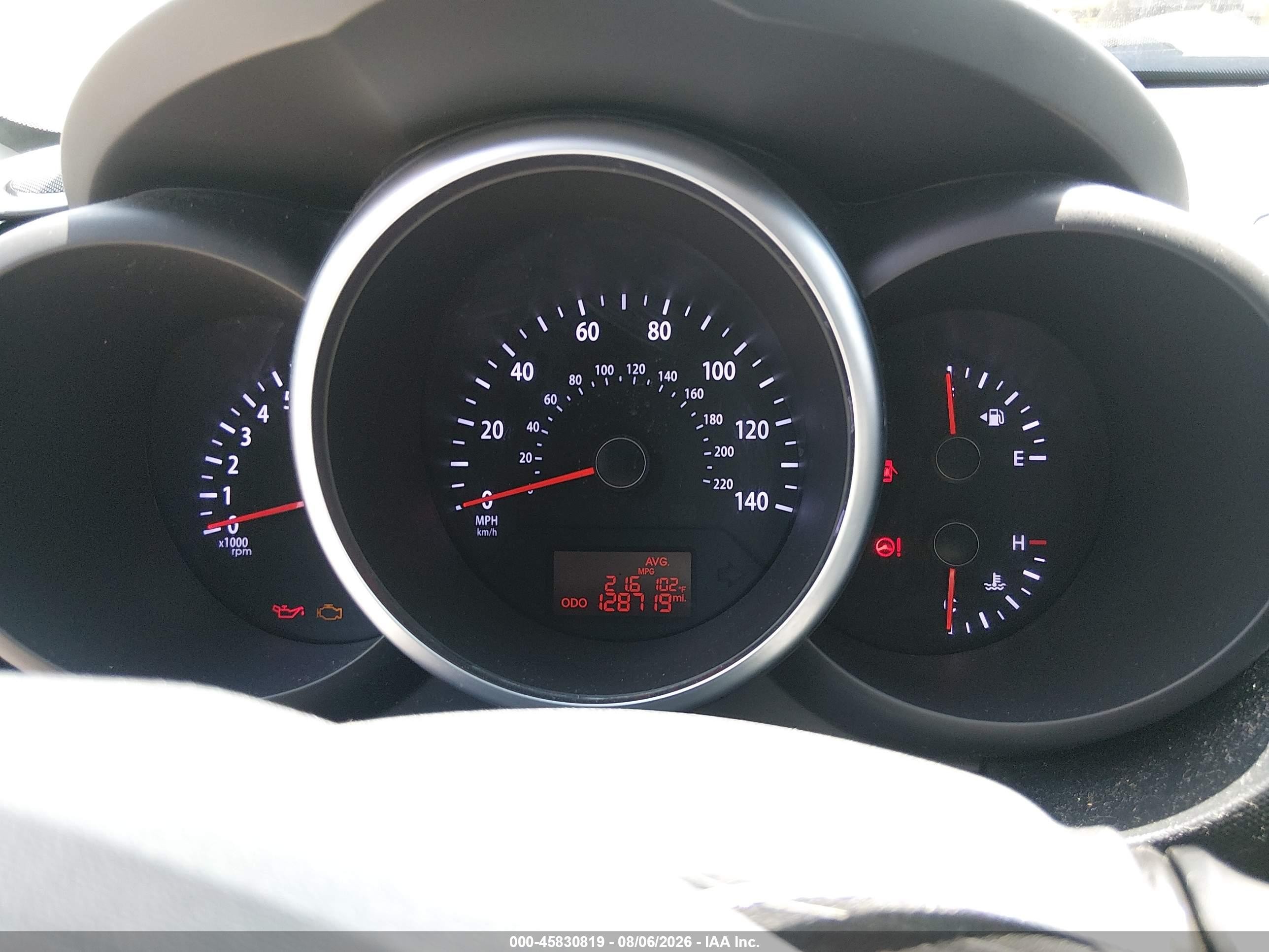 2012 Kia Soul + White vin: KNDJT2A66C7437491