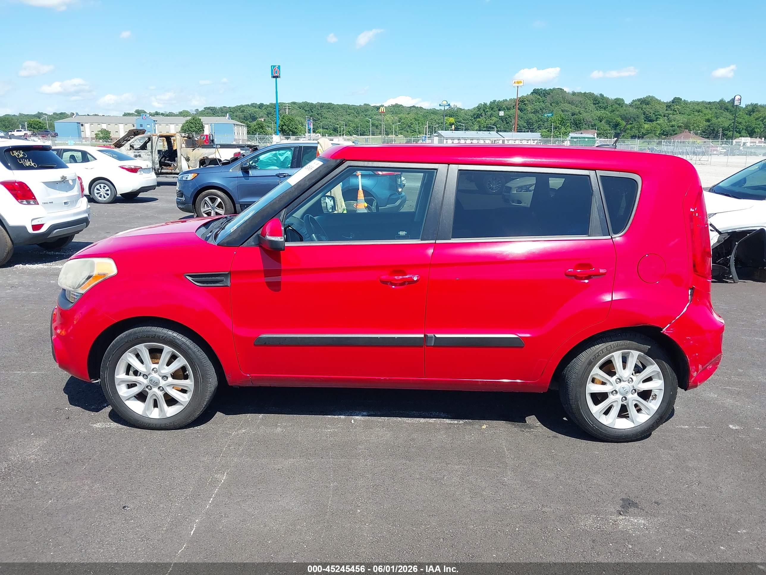 2012 Kia Soul + Red vin: KNDJT2A66C7438253