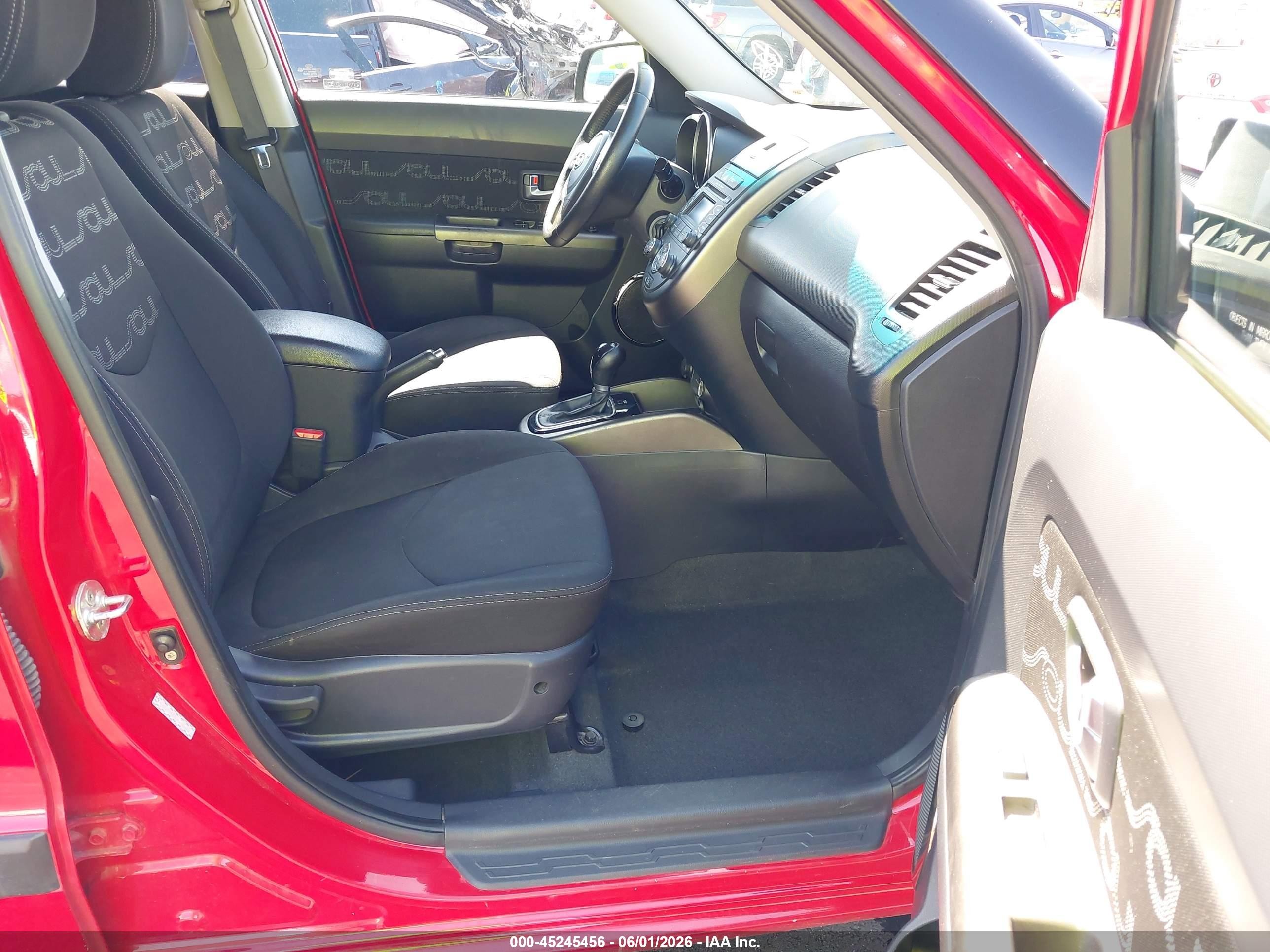 2012 Kia Soul + Red vin: KNDJT2A66C7438253