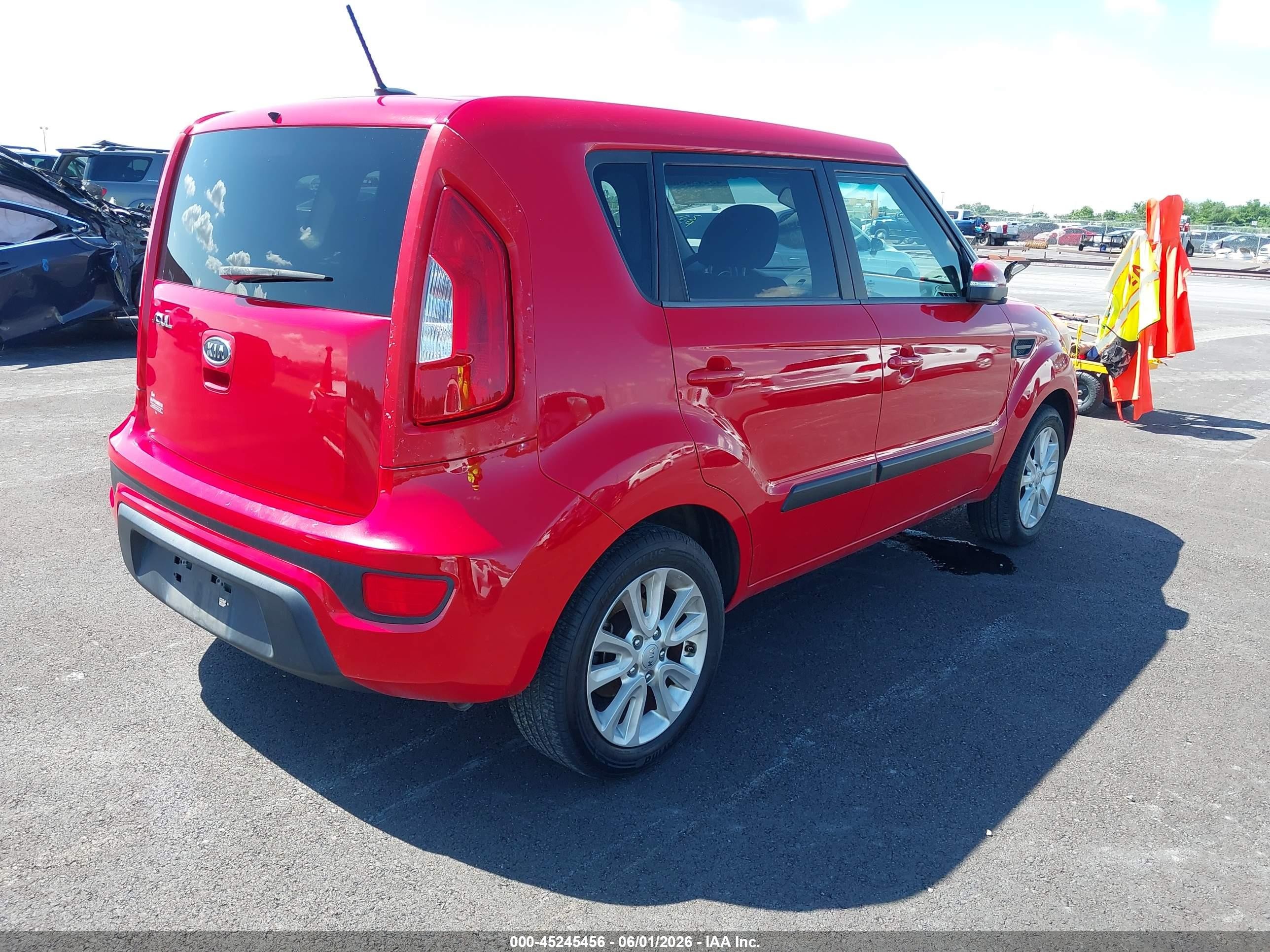 2012 Kia Soul + Red vin: KNDJT2A66C7438253