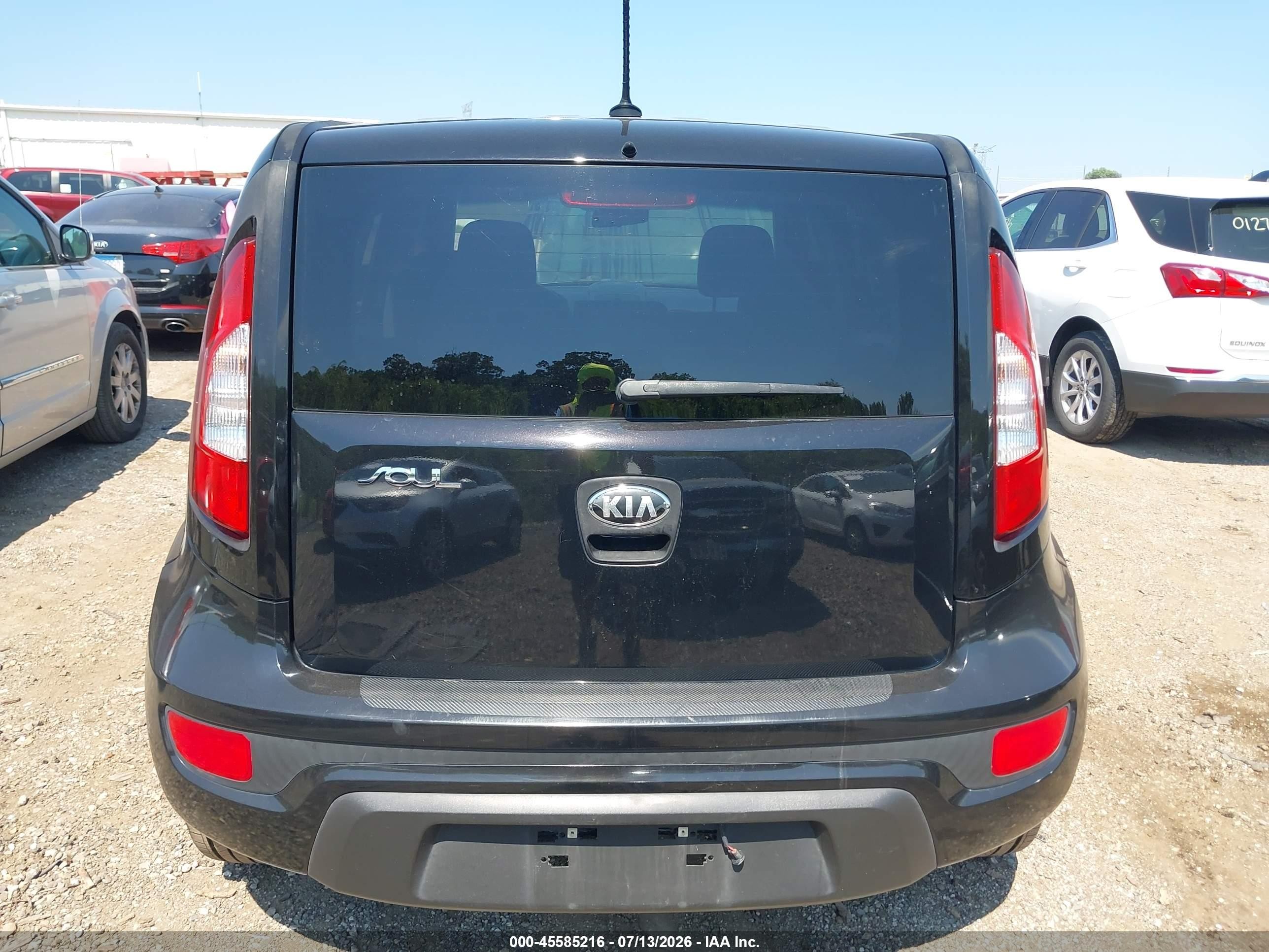 2012 Kia Soul + Black vin: KNDJT2A66C7440827