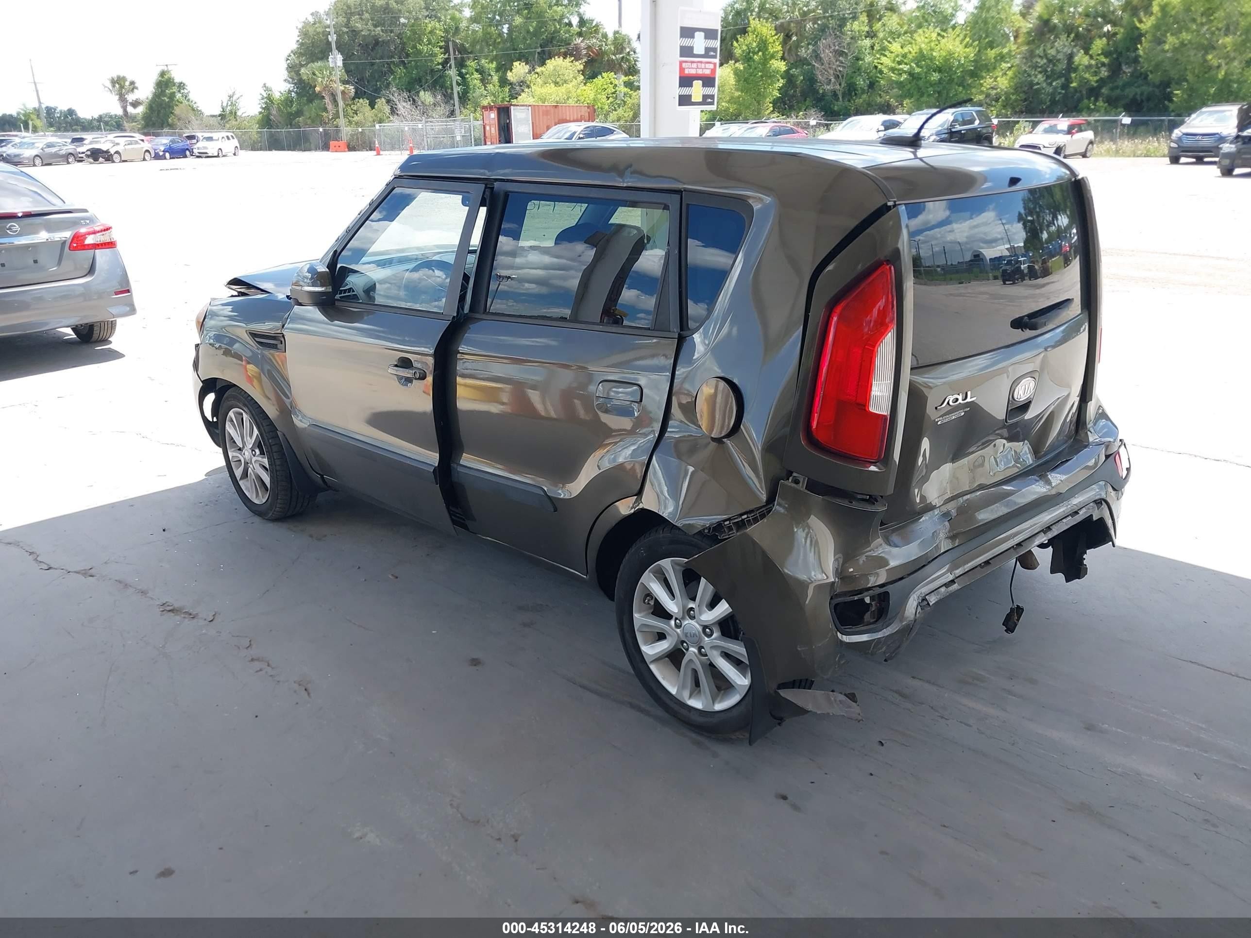 2012 Kia Soul + Beige vin: KNDJT2A66C7461239