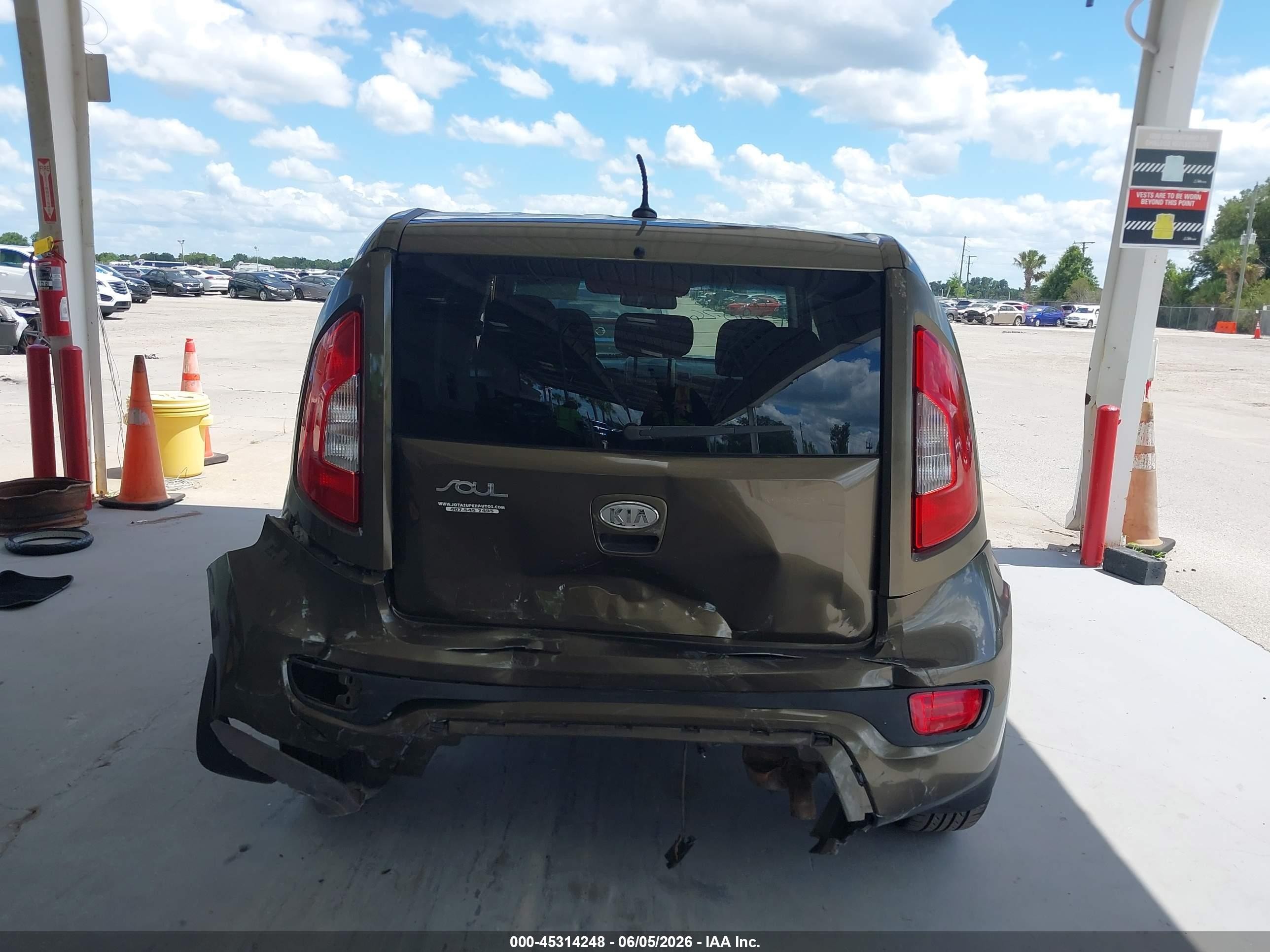 2012 Kia Soul + Beige vin: KNDJT2A66C7461239